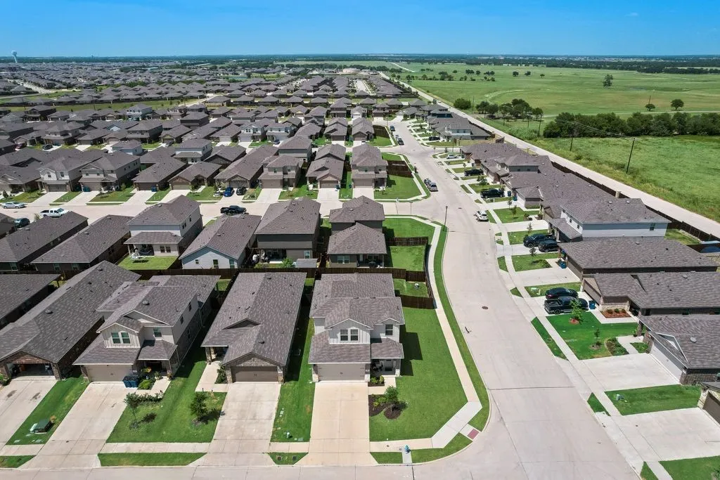 Single Family Residence For Sale in Hunt County , 921 Corral Street, Royse City, Texas 75189, 3 Bedroom, 3 Bathroom, 2 Garage spaces, 1,921 Sqft, built in 2023, mls#21354459, Real Estate Agent in Royse City, Homes For Sale in Hunt county, Homes For Sale in Royse City, Realtor in Royse City Texas, Real Estate Brokerage Independent Realty Texas, Luminita Cordes Realtor