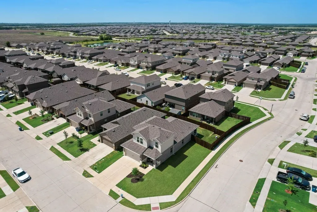 Single Family Residence For Sale in Hunt County , 921 Corral Street, Royse City, Texas 75189, 3 Bedroom, 3 Bathroom, 2 Garage spaces, 1,921 Sqft, built in 2023, mls#21354459, Real Estate Agent in Royse City, Homes For Sale in Hunt county, Homes For Sale in Royse City, Realtor in Royse City Texas, Real Estate Brokerage Independent Realty Texas, Luminita Cordes Realtor