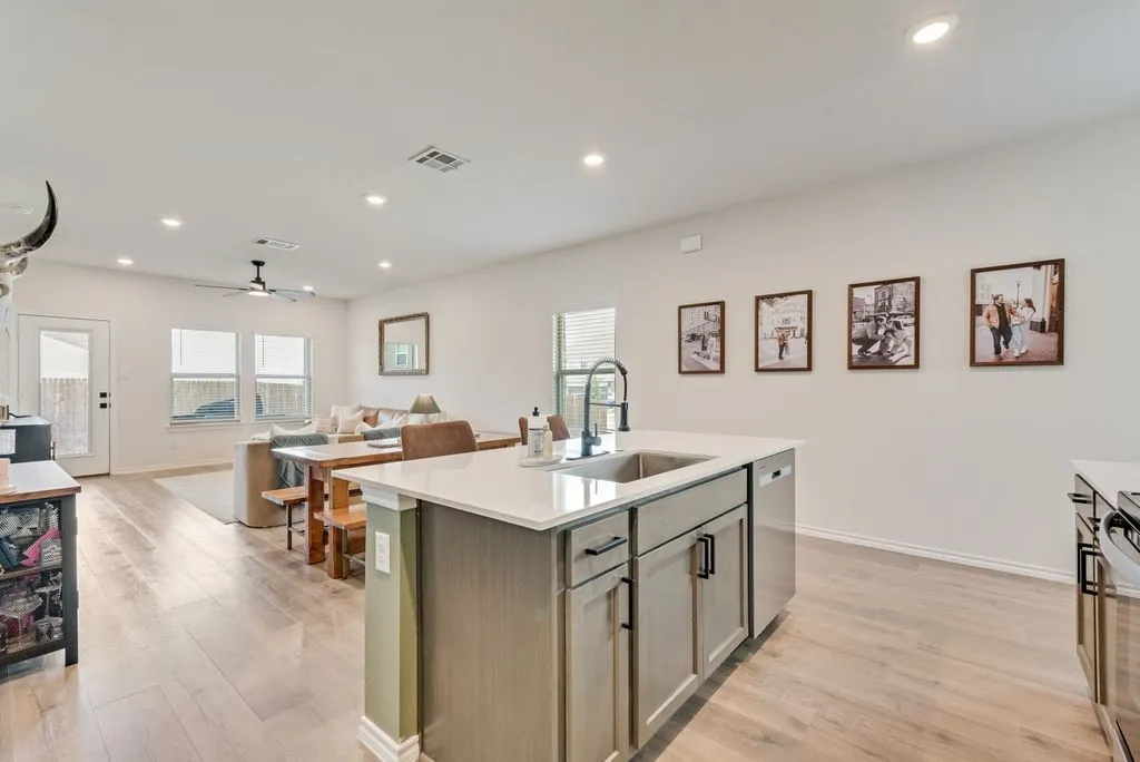 Single Family Residence For Sale in Hunt County , 921 Corral Street, Royse City, Texas 75189, 3 Bedroom, 3 Bathroom, 2 Garage spaces, 1,921 Sqft, built in 2023, mls#21354459, Real Estate Agent in Royse City, Homes For Sale in Hunt county, Homes For Sale in Royse City, Realtor in Royse City Texas, Real Estate Brokerage Independent Realty Texas, Luminita Cordes Realtor