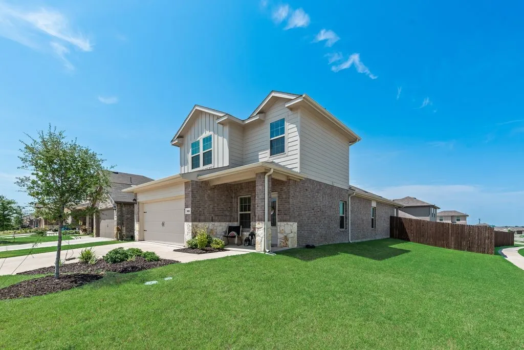 Single Family Residence For Sale in Hunt County , 921 Corral Street, Royse City, Texas 75189, 3 Bedroom, 3 Bathroom, 2 Garage spaces, 1,921 Sqft, built in 2023, mls#21354459, Real Estate Agent in Royse City, Homes For Sale in Hunt county, Homes For Sale in Royse City, Realtor in Royse City Texas, Real Estate Brokerage Independent Realty Texas, Luminita Cordes Realtor