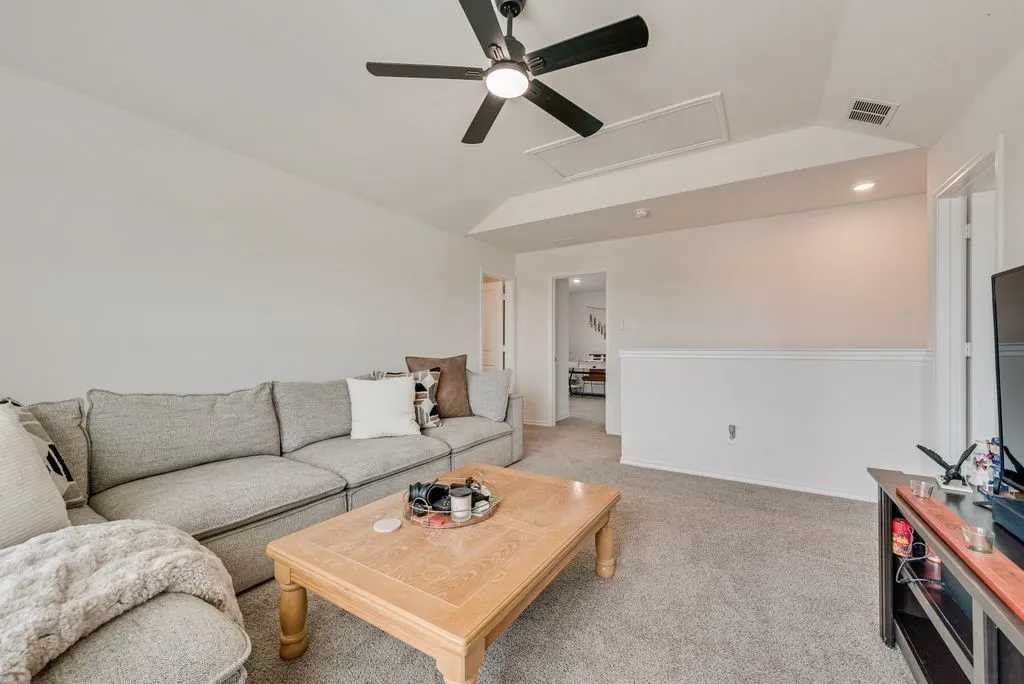 Single Family Residence For Sale in Hunt County , 921 Corral Street, Royse City, Texas 75189, 3 Bedroom, 3 Bathroom, 2 Garage spaces, 1,921 Sqft, built in 2023, mls#21354459, Real Estate Agent in Royse City, Homes For Sale in Hunt county, Homes For Sale in Royse City, Realtor in Royse City Texas, Real Estate Brokerage Independent Realty Texas, Luminita Cordes Realtor