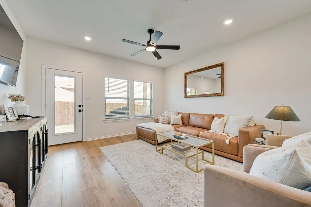 Single Family Residence For Sale in Hunt County , 921 Corral Street, Royse City, Texas 75189, 3 Bedroom, 3 Bathroom, 2 Garage spaces, 1,921 Sqft, built in 2023, mls#21354459, Real Estate Agent in Royse City, Homes For Sale in Hunt county, Homes For Sale in Royse City, Realtor in Royse City Texas, Real Estate Brokerage Independent Realty Texas, Luminita Cordes Realtor