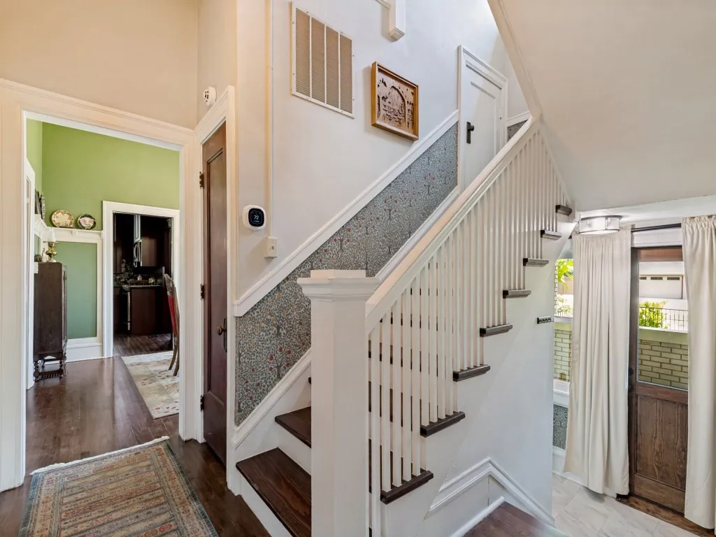 Single Family Residence For Sale in Kaufman County , 600 S Center Street, Forney, Texas 75126, 4 Bedroom, 3 Bathroom, Garage spaces, 3,091 Sqft, built in 1911, mls#21346973, Real Estate Agent in Forney, Homes For Sale in Kaufman county, Homes For Sale in Forney, Realtor in Forney Texas, Real Estate Brokerage Independent Realty Texas, Luminita Cordes Realtor