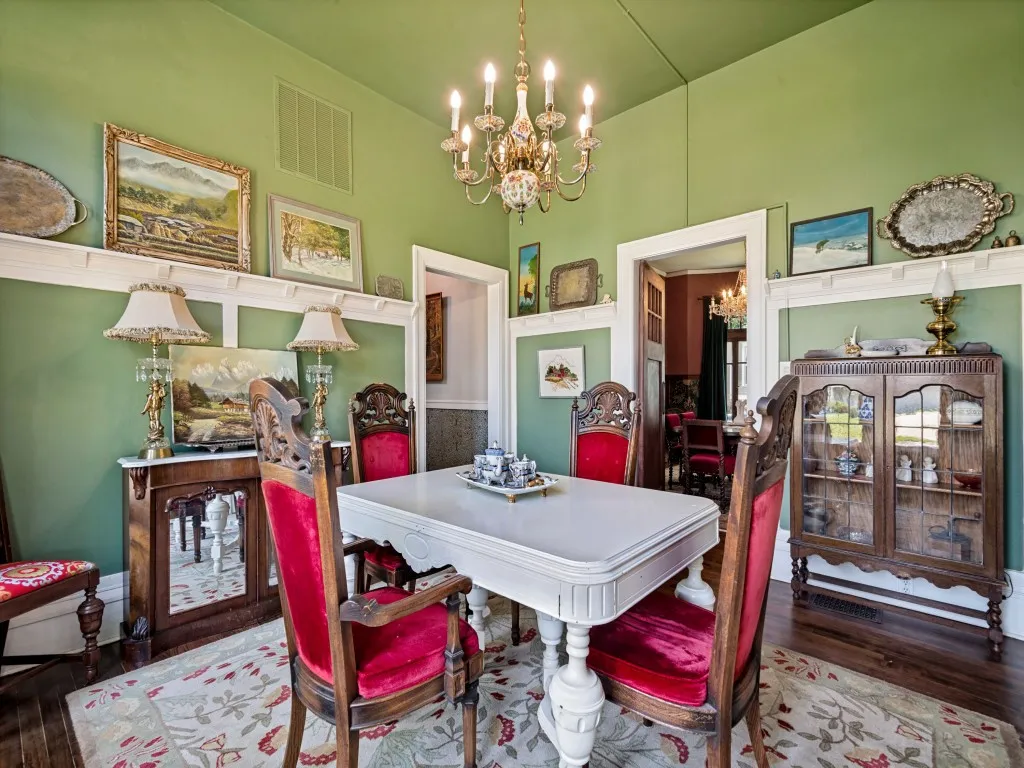 Single Family Residence For Sale in Kaufman County , 600 S Center Street, Forney, Texas 75126, 4 Bedroom, 3 Bathroom, Garage spaces, 3,091 Sqft, built in 1911, mls#21346973, Real Estate Agent in Forney, Homes For Sale in Kaufman county, Homes For Sale in Forney, Realtor in Forney Texas, Real Estate Brokerage Independent Realty Texas, Luminita Cordes Realtor