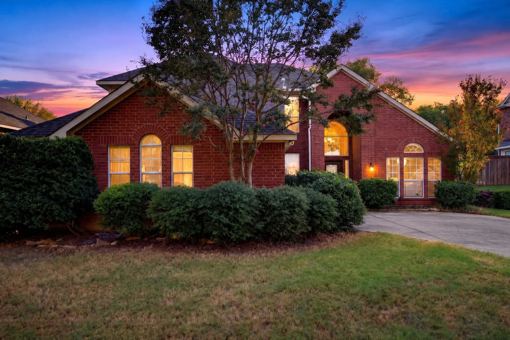 Single Family Residence For Sale in Tarrant County , 1911 Enchanted Lane, Mansfield, Texas 76063, 3 Bedroom, 3 Bathroom, 2 Garage spaces, 2,649 Sqft, built in 2002, mls#21357168, Real Estate Agent in Mansfield, Homes For Sale in Tarrant county, Homes For Sale in Mansfield, Realtor in Mansfield Texas, Real Estate Brokerage Independent Realty Texas, Luminita Cordes Realtor