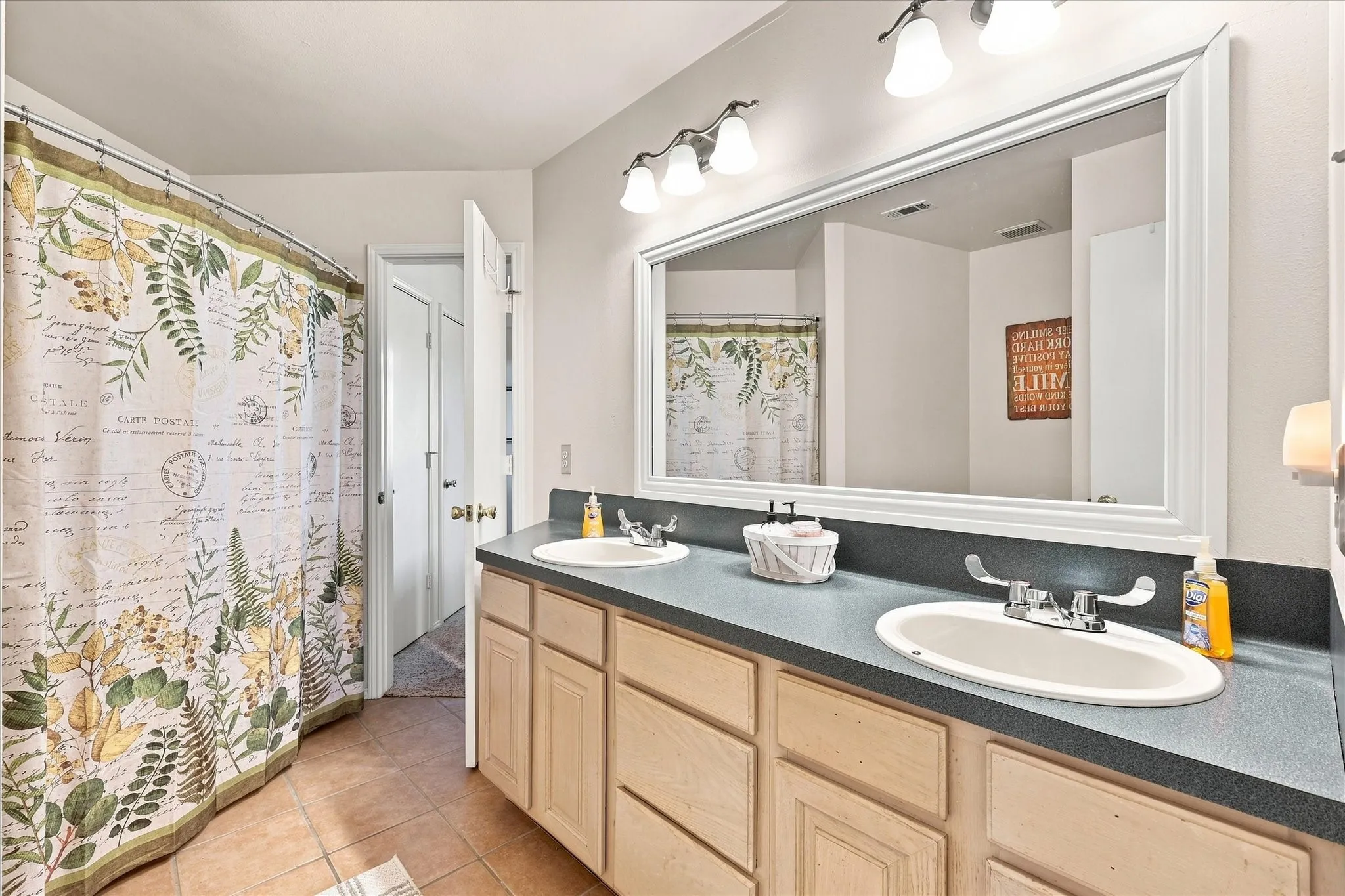 Single Family Residence For Sale in Denton County , 11555 Plainview Road, Krum, Texas 76249, 4 Bedroom, 2 Bathroom, 2 Garage spaces, 2,228 Sqft, built in 1999, mls#21325436, Real Estate Agent in Krum, Homes For Sale in Denton county, Homes For Sale in Krum, Realtor in Krum Texas, Real Estate Brokerage Independent Realty Texas, Luminita Cordes Realtor