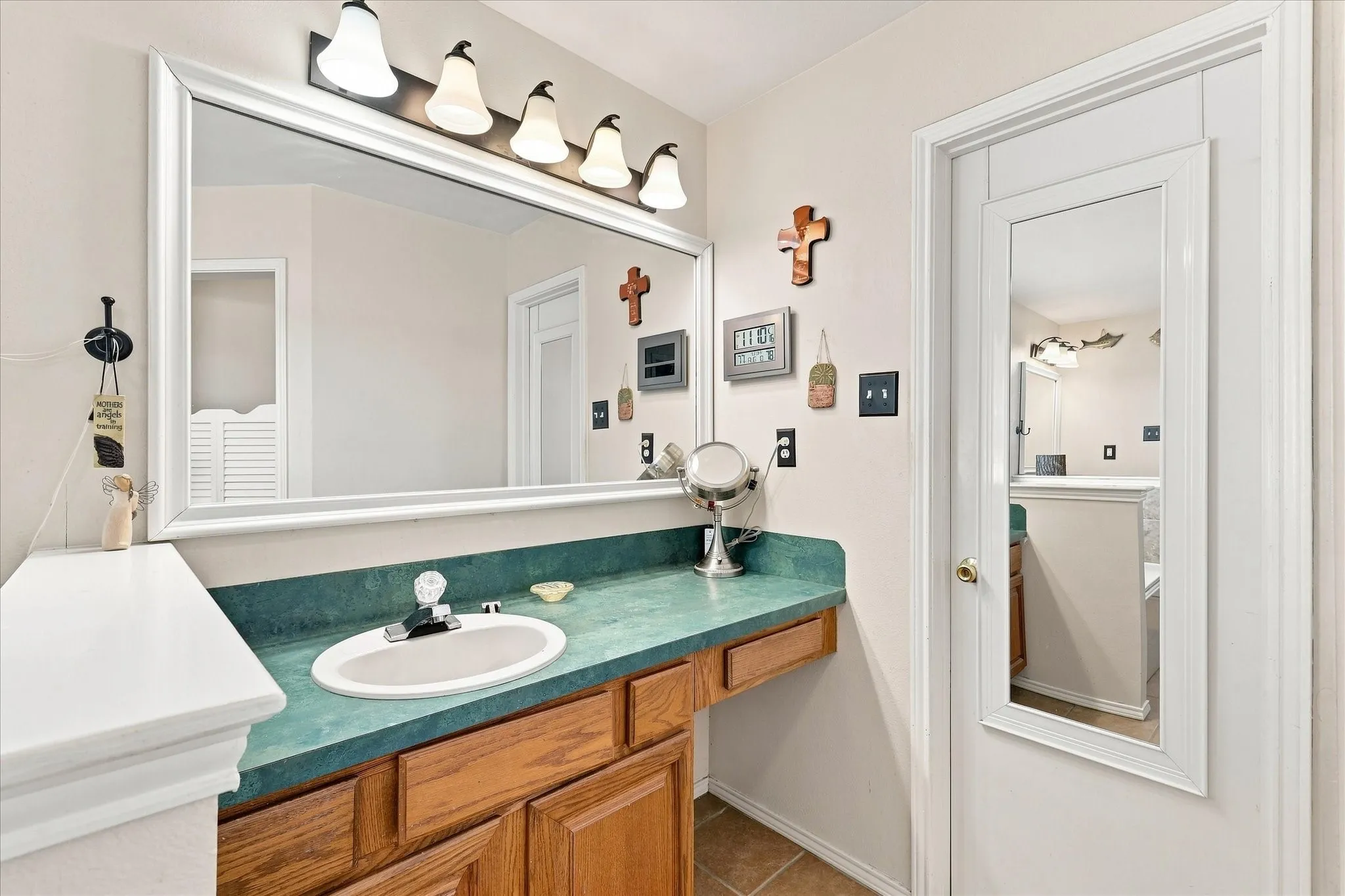 Single Family Residence For Sale in Denton County , 11555 Plainview Road, Krum, Texas 76249, 4 Bedroom, 2 Bathroom, 2 Garage spaces, 2,228 Sqft, built in 1999, mls#21325436, Real Estate Agent in Krum, Homes For Sale in Denton county, Homes For Sale in Krum, Realtor in Krum Texas, Real Estate Brokerage Independent Realty Texas, Luminita Cordes Realtor