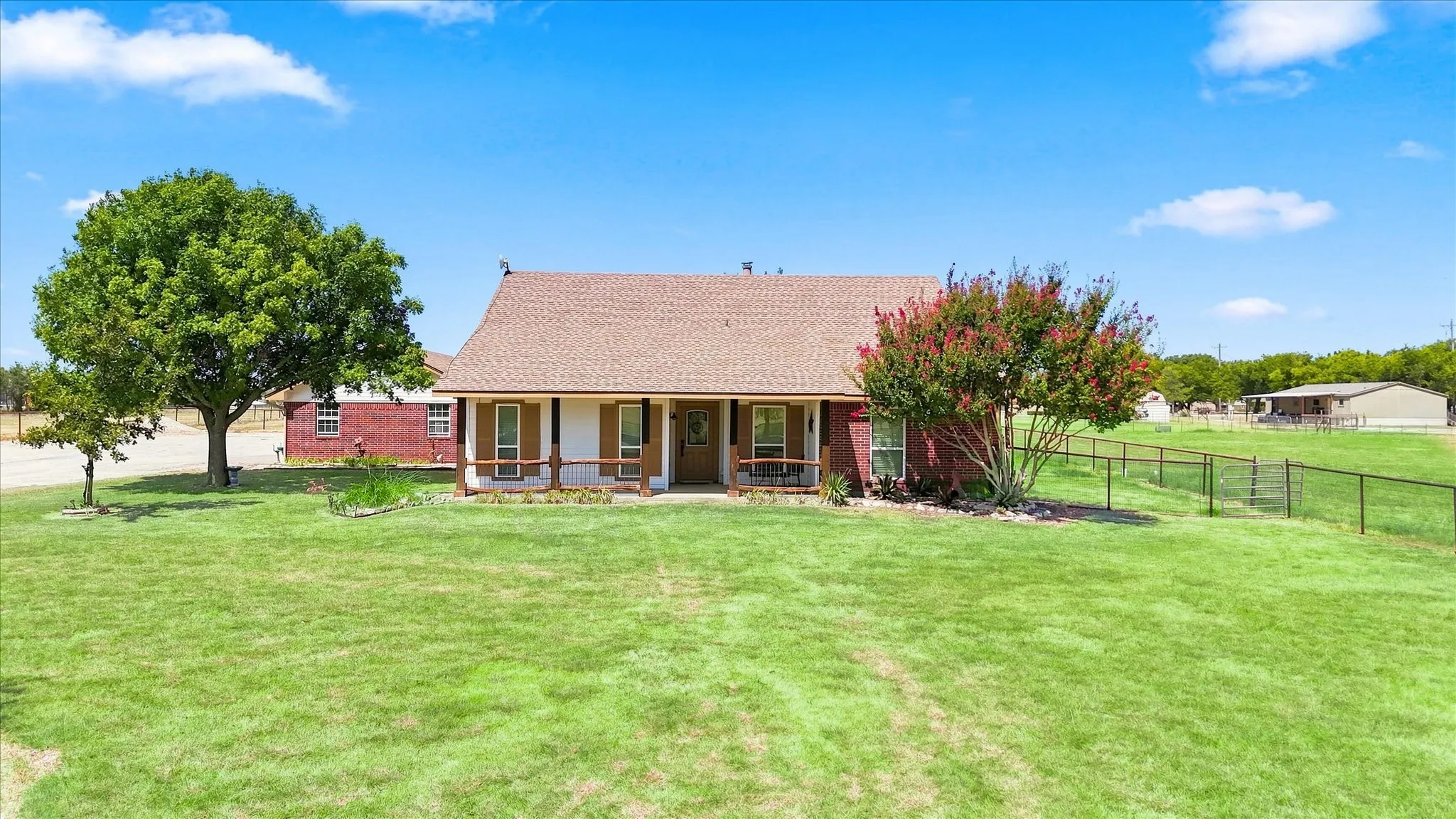 Single Family Residence For Sale in Denton County , 11555 Plainview Road, Krum, Texas 76249, 4 Bedroom, 2 Bathroom, 2 Garage spaces, 2,228 Sqft, built in 1999, mls#21325436, Real Estate Agent in Krum, Homes For Sale in Denton county, Homes For Sale in Krum, Realtor in Krum Texas, Real Estate Brokerage Independent Realty Texas, Luminita Cordes Realtor