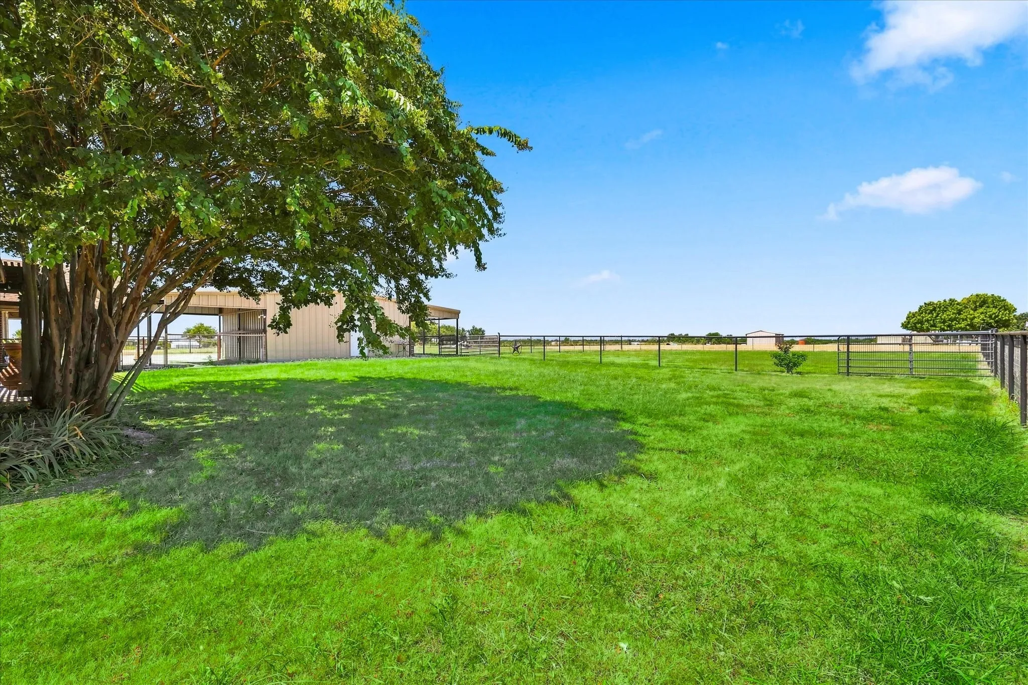 Single Family Residence For Sale in Denton County , 11555 Plainview Road, Krum, Texas 76249, 4 Bedroom, 2 Bathroom, 2 Garage spaces, 2,228 Sqft, built in 1999, mls#21325436, Real Estate Agent in Krum, Homes For Sale in Denton county, Homes For Sale in Krum, Realtor in Krum Texas, Real Estate Brokerage Independent Realty Texas, Luminita Cordes Realtor