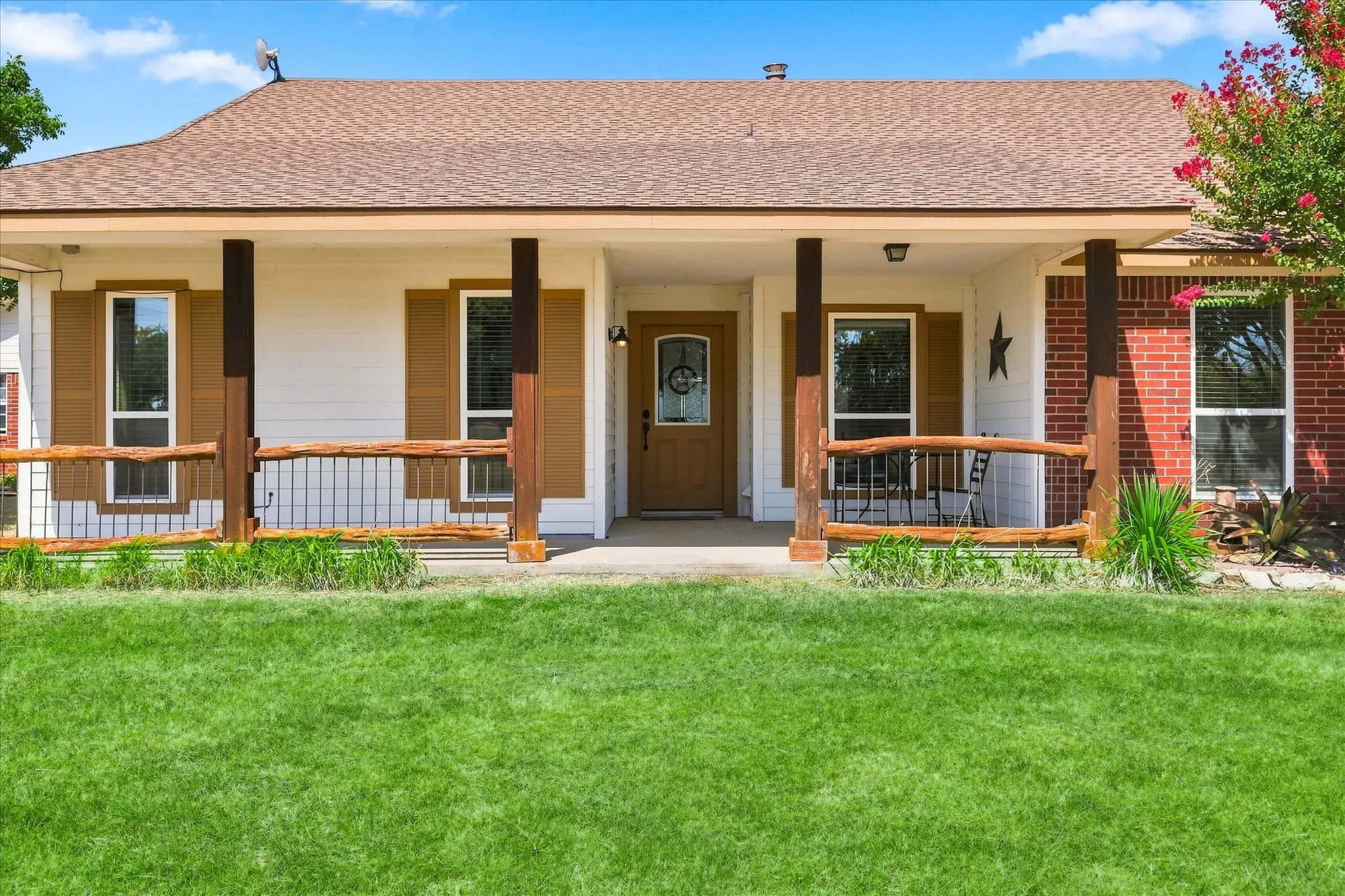 Single Family Residence For Sale in Denton County , 11555 Plainview Road, Krum, Texas 76249, 4 Bedroom, 2 Bathroom, 2 Garage spaces, 2,228 Sqft, built in 1999, mls#21325436, Real Estate Agent in Krum, Homes For Sale in Denton county, Homes For Sale in Krum, Realtor in Krum Texas, Real Estate Brokerage Independent Realty Texas, Luminita Cordes Realtor