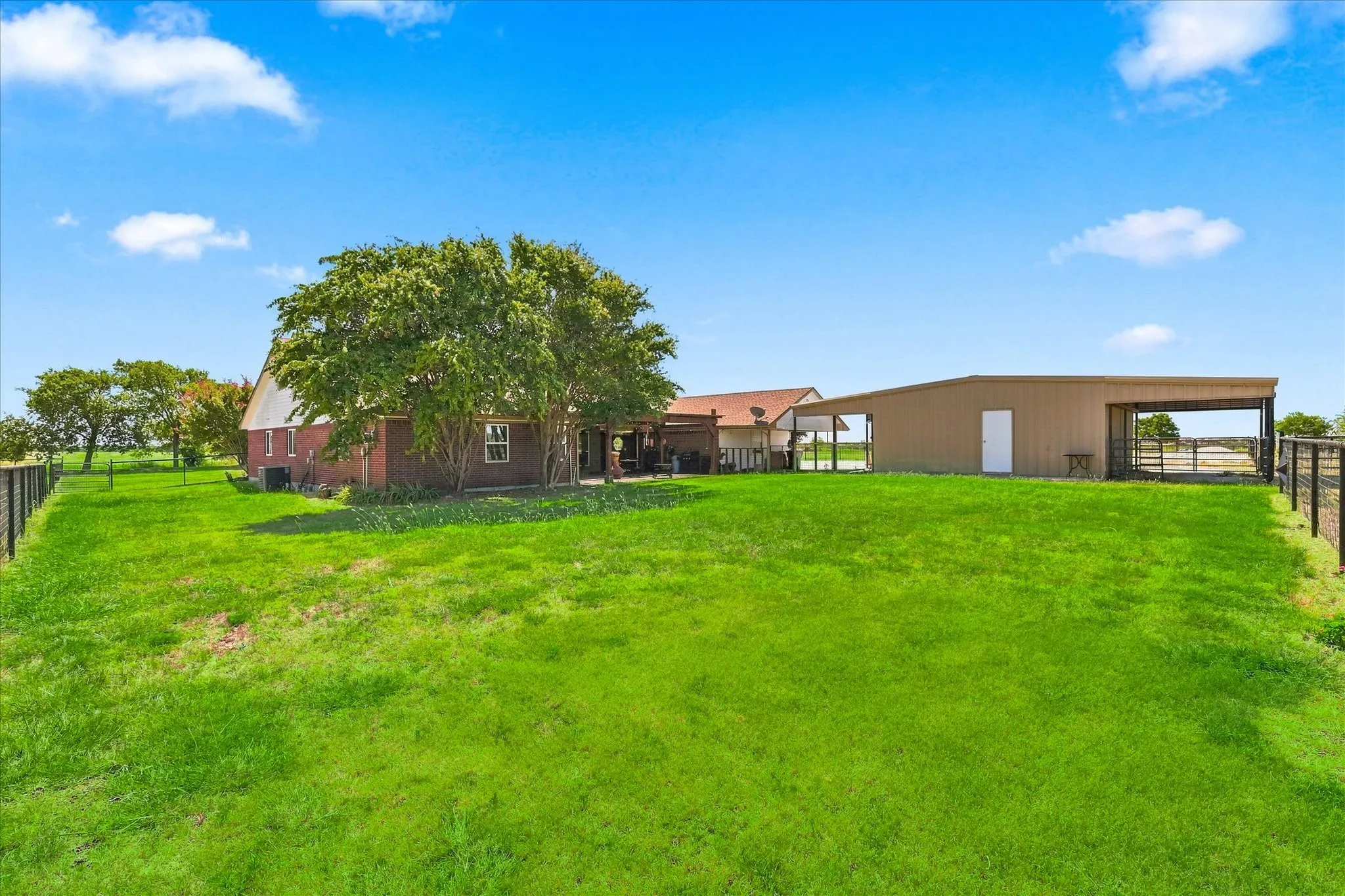 Single Family Residence For Sale in Denton County , 11555 Plainview Road, Krum, Texas 76249, 4 Bedroom, 2 Bathroom, 2 Garage spaces, 2,228 Sqft, built in 1999, mls#21325436, Real Estate Agent in Krum, Homes For Sale in Denton county, Homes For Sale in Krum, Realtor in Krum Texas, Real Estate Brokerage Independent Realty Texas, Luminita Cordes Realtor