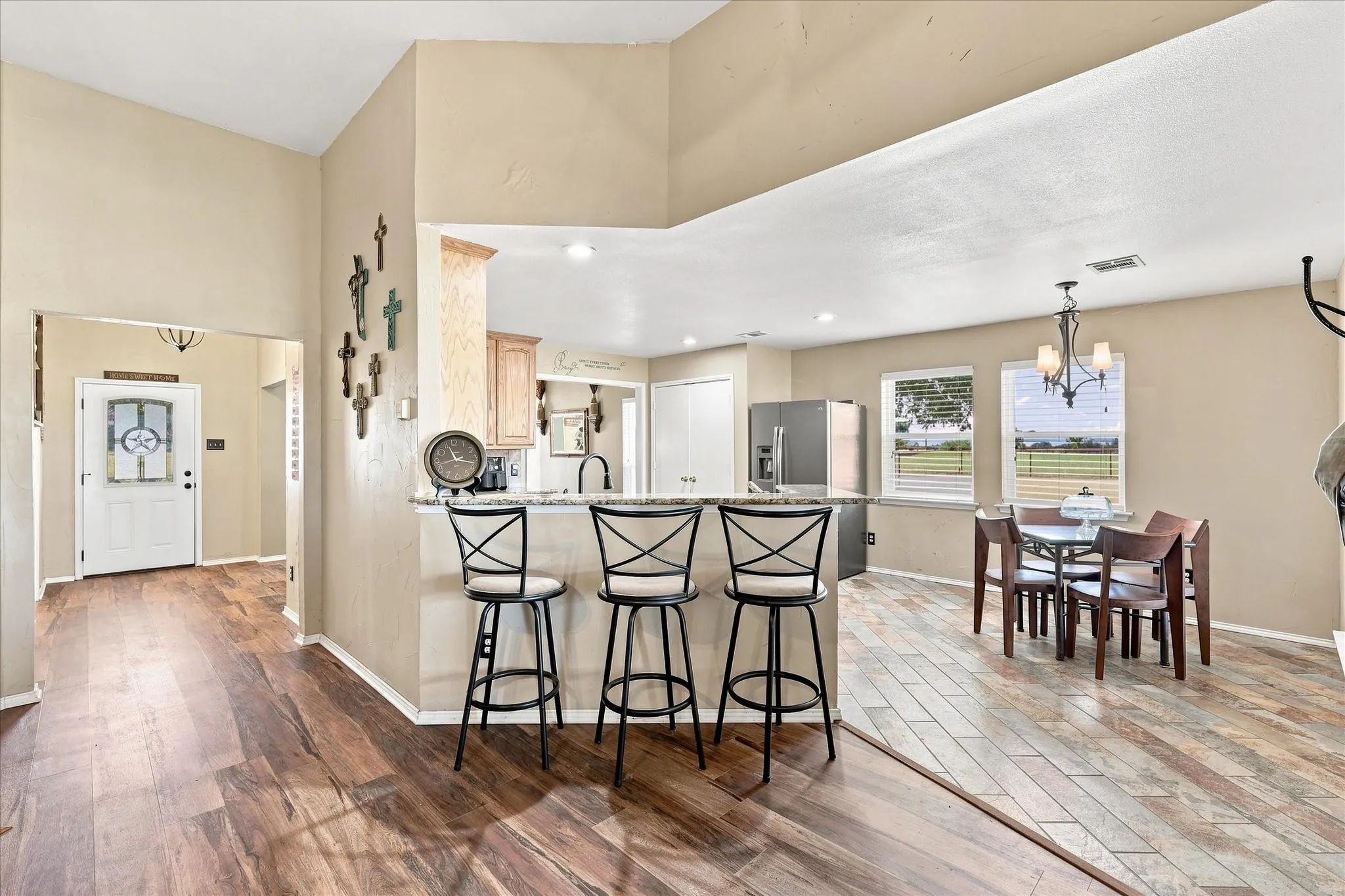 Single Family Residence For Sale in Denton County , 11555 Plainview Road, Krum, Texas 76249, 4 Bedroom, 2 Bathroom, 2 Garage spaces, 2,228 Sqft, built in 1999, mls#21325436, Real Estate Agent in Krum, Homes For Sale in Denton county, Homes For Sale in Krum, Realtor in Krum Texas, Real Estate Brokerage Independent Realty Texas, Luminita Cordes Realtor