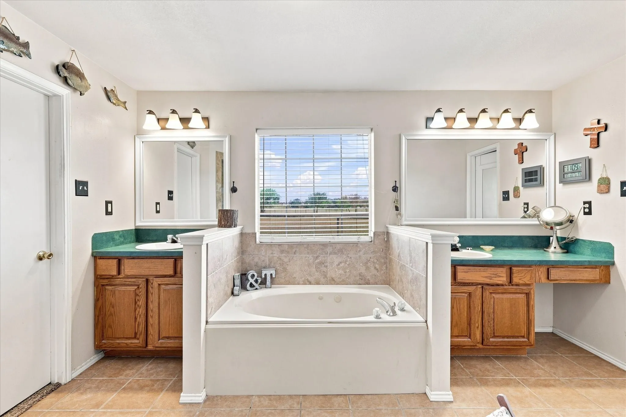 Single Family Residence For Sale in Denton County , 11555 Plainview Road, Krum, Texas 76249, 4 Bedroom, 2 Bathroom, 2 Garage spaces, 2,228 Sqft, built in 1999, mls#21325436, Real Estate Agent in Krum, Homes For Sale in Denton county, Homes For Sale in Krum, Realtor in Krum Texas, Real Estate Brokerage Independent Realty Texas, Luminita Cordes Realtor