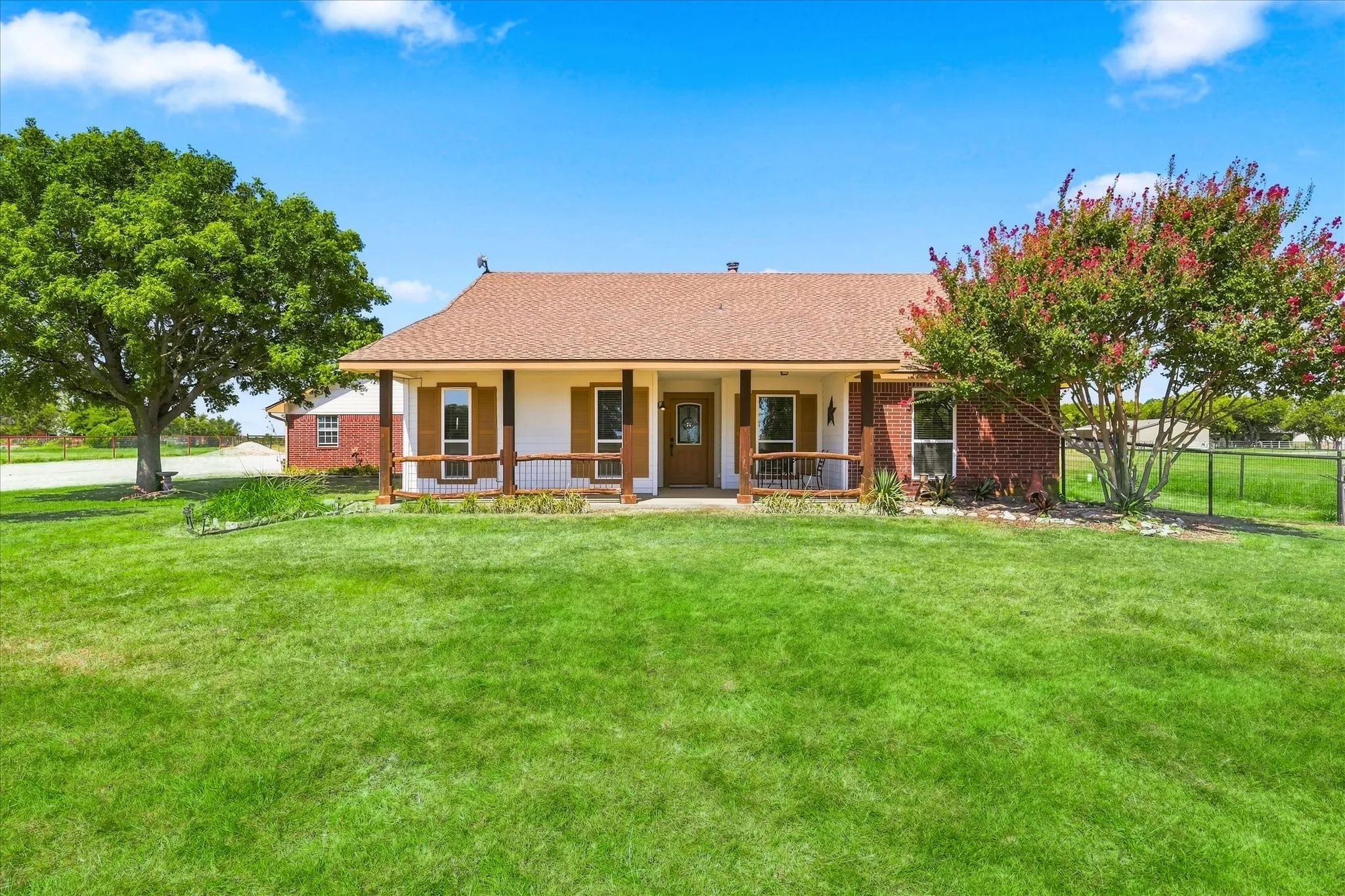 Single Family Residence For Sale in Denton County , 11555 Plainview Road, Krum, Texas 76249, 4 Bedroom, 2 Bathroom, 2 Garage spaces, 2,228 Sqft, built in 1999, mls#21325436, Real Estate Agent in Krum, Homes For Sale in Denton county, Homes For Sale in Krum, Realtor in Krum Texas, Real Estate Brokerage Independent Realty Texas, Luminita Cordes Realtor