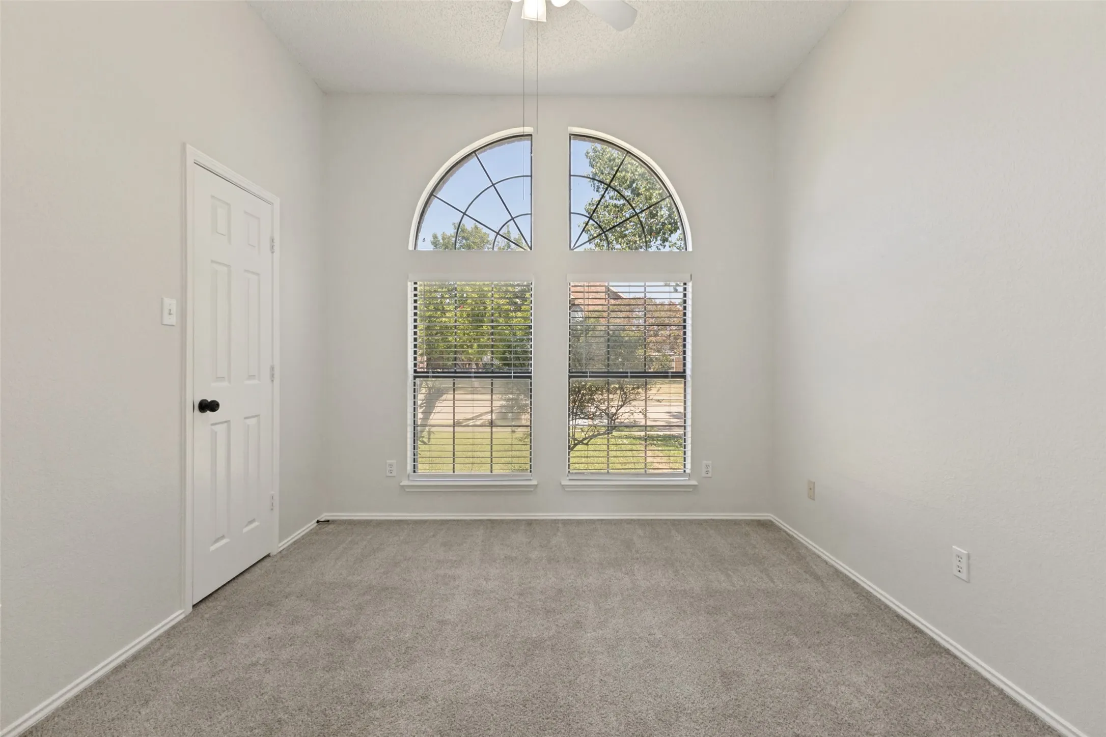 Single Family Residence For Sale in Dallas County , 2403 Springfield Drive, Mesquite, Texas 75181, 4 Bedroom, 2 Bathroom, 2 Garage spaces, 2,029 Sqft, built in 1992, mls#21357166, Real Estate Agent in Mesquite, Homes For Sale in Dallas county, Homes For Sale in Mesquite, Realtor in Mesquite Texas, Real Estate Brokerage Independent Realty Texas, Luminita Cordes Realtor