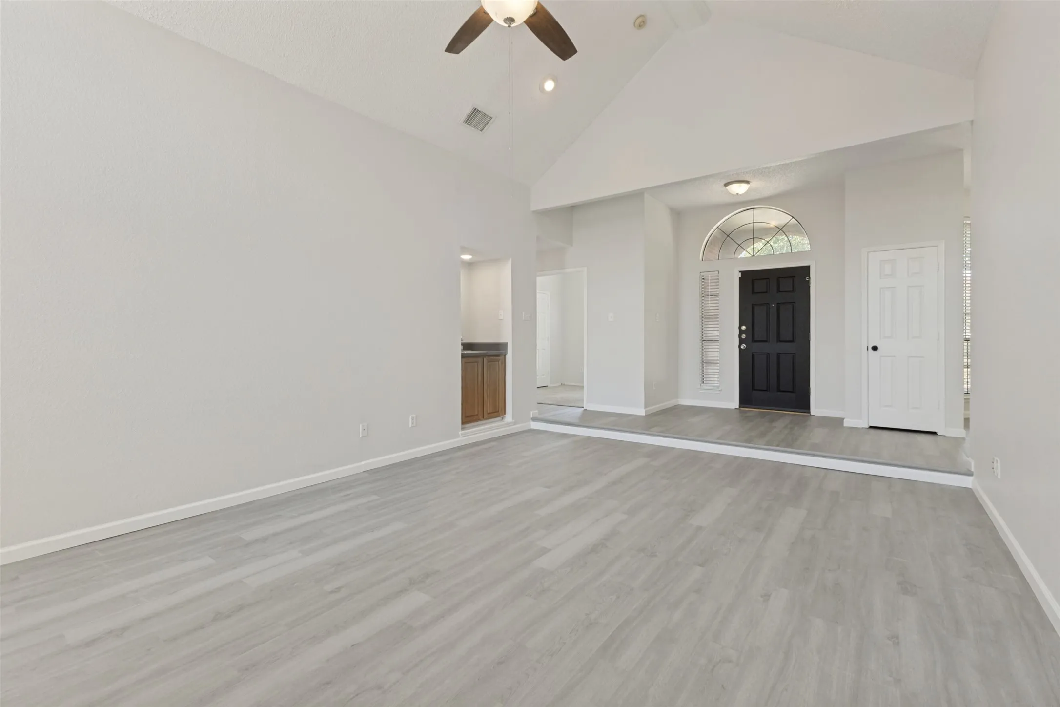 Single Family Residence For Sale in Dallas County , 2403 Springfield Drive, Mesquite, Texas 75181, 4 Bedroom, 2 Bathroom, 2 Garage spaces, 2,029 Sqft, built in 1992, mls#21357166, Real Estate Agent in Mesquite, Homes For Sale in Dallas county, Homes For Sale in Mesquite, Realtor in Mesquite Texas, Real Estate Brokerage Independent Realty Texas, Luminita Cordes Realtor