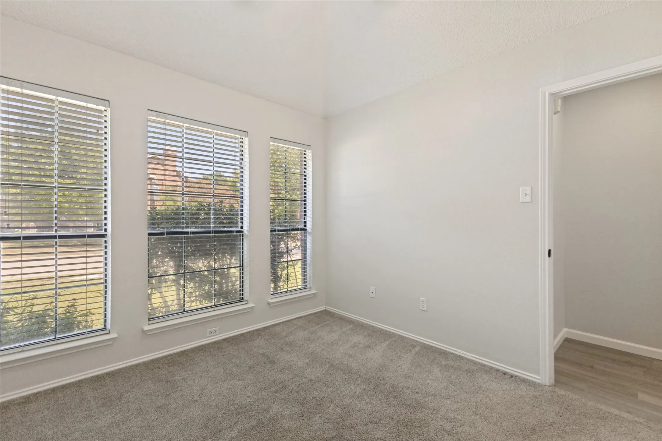 Single Family Residence For Sale in Dallas County , 2403 Springfield Drive, Mesquite, Texas 75181, 4 Bedroom, 2 Bathroom, 2 Garage spaces, 2,029 Sqft, built in 1992, mls#21357166, Real Estate Agent in Mesquite, Homes For Sale in Dallas county, Homes For Sale in Mesquite, Realtor in Mesquite Texas, Real Estate Brokerage Independent Realty Texas, Luminita Cordes Realtor