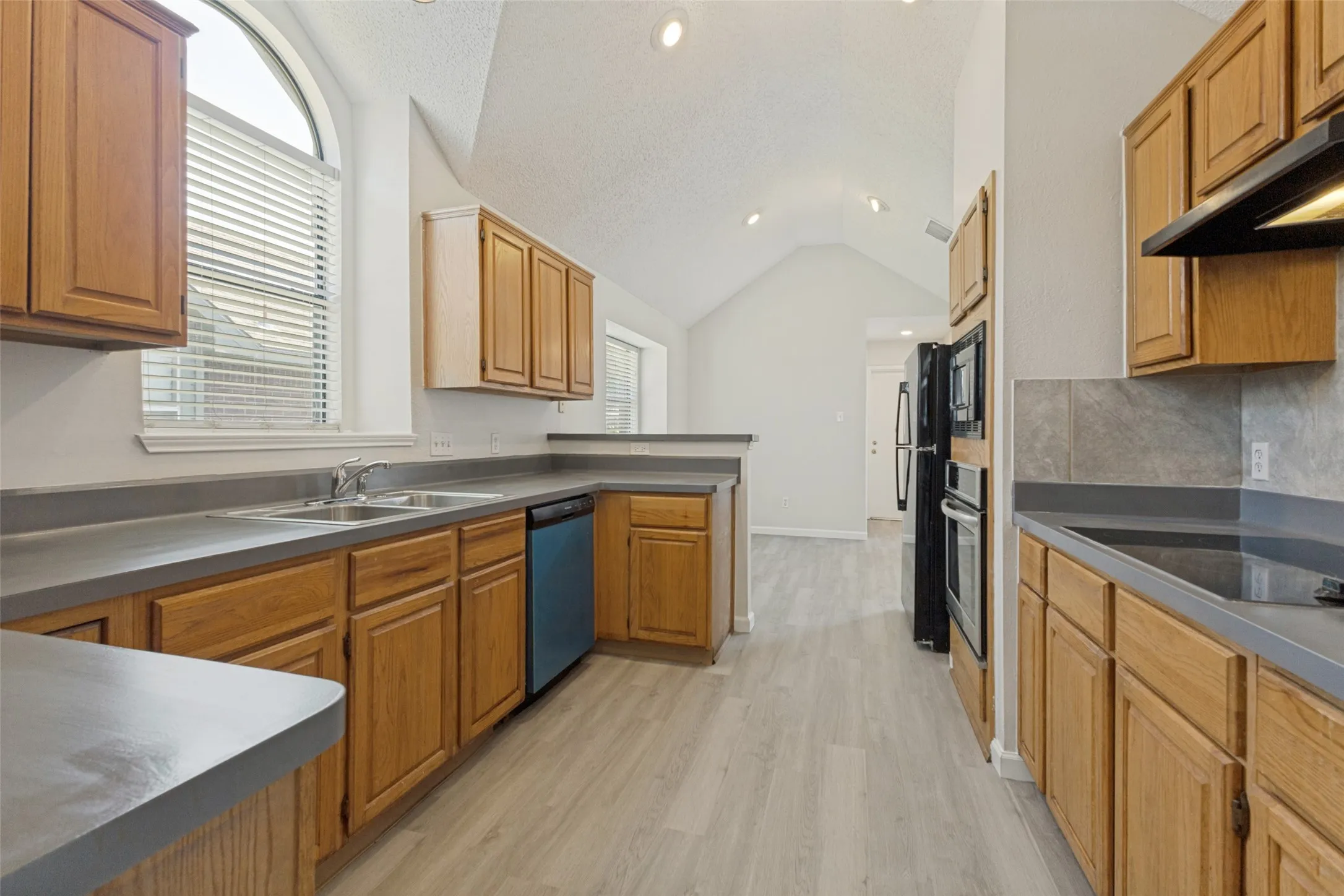 Single Family Residence For Sale in Dallas County , 2403 Springfield Drive, Mesquite, Texas 75181, 4 Bedroom, 2 Bathroom, 2 Garage spaces, 2,029 Sqft, built in 1992, mls#21357166, Real Estate Agent in Mesquite, Homes For Sale in Dallas county, Homes For Sale in Mesquite, Realtor in Mesquite Texas, Real Estate Brokerage Independent Realty Texas, Luminita Cordes Realtor