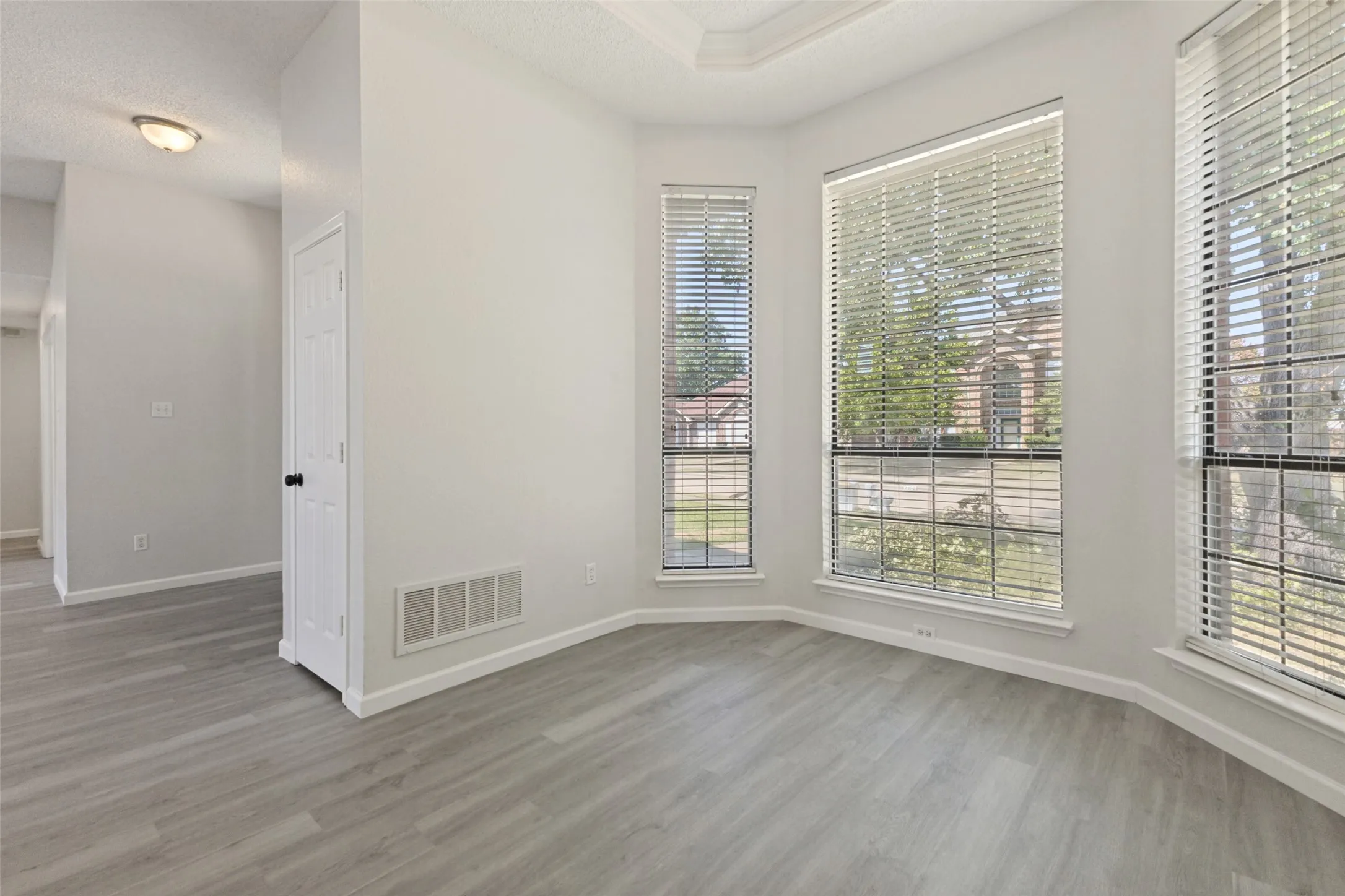 Single Family Residence For Sale in Dallas County , 2403 Springfield Drive, Mesquite, Texas 75181, 4 Bedroom, 2 Bathroom, 2 Garage spaces, 2,029 Sqft, built in 1992, mls#21357166, Real Estate Agent in Mesquite, Homes For Sale in Dallas county, Homes For Sale in Mesquite, Realtor in Mesquite Texas, Real Estate Brokerage Independent Realty Texas, Luminita Cordes Realtor
