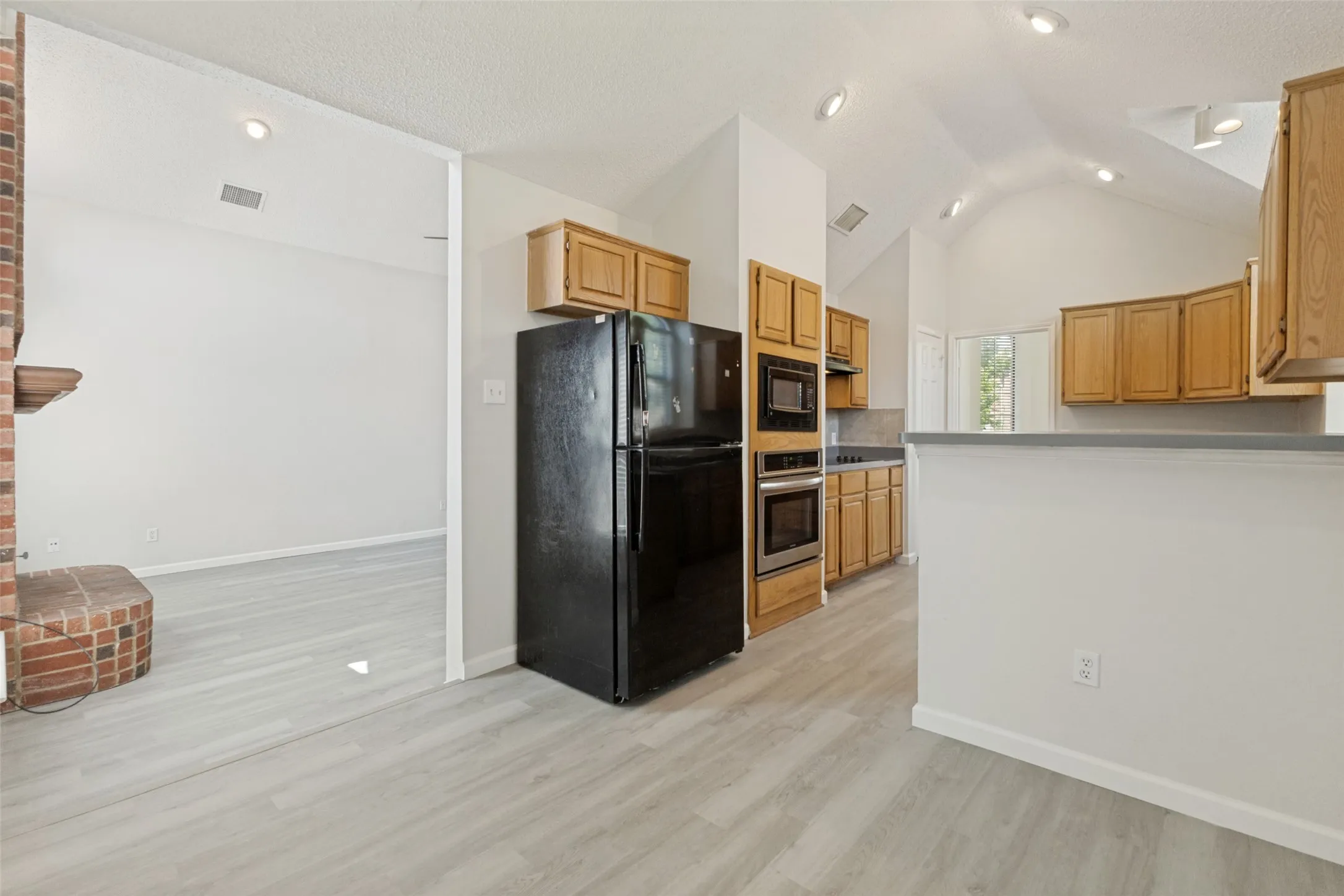 Single Family Residence For Sale in Dallas County , 2403 Springfield Drive, Mesquite, Texas 75181, 4 Bedroom, 2 Bathroom, 2 Garage spaces, 2,029 Sqft, built in 1992, mls#21357166, Real Estate Agent in Mesquite, Homes For Sale in Dallas county, Homes For Sale in Mesquite, Realtor in Mesquite Texas, Real Estate Brokerage Independent Realty Texas, Luminita Cordes Realtor