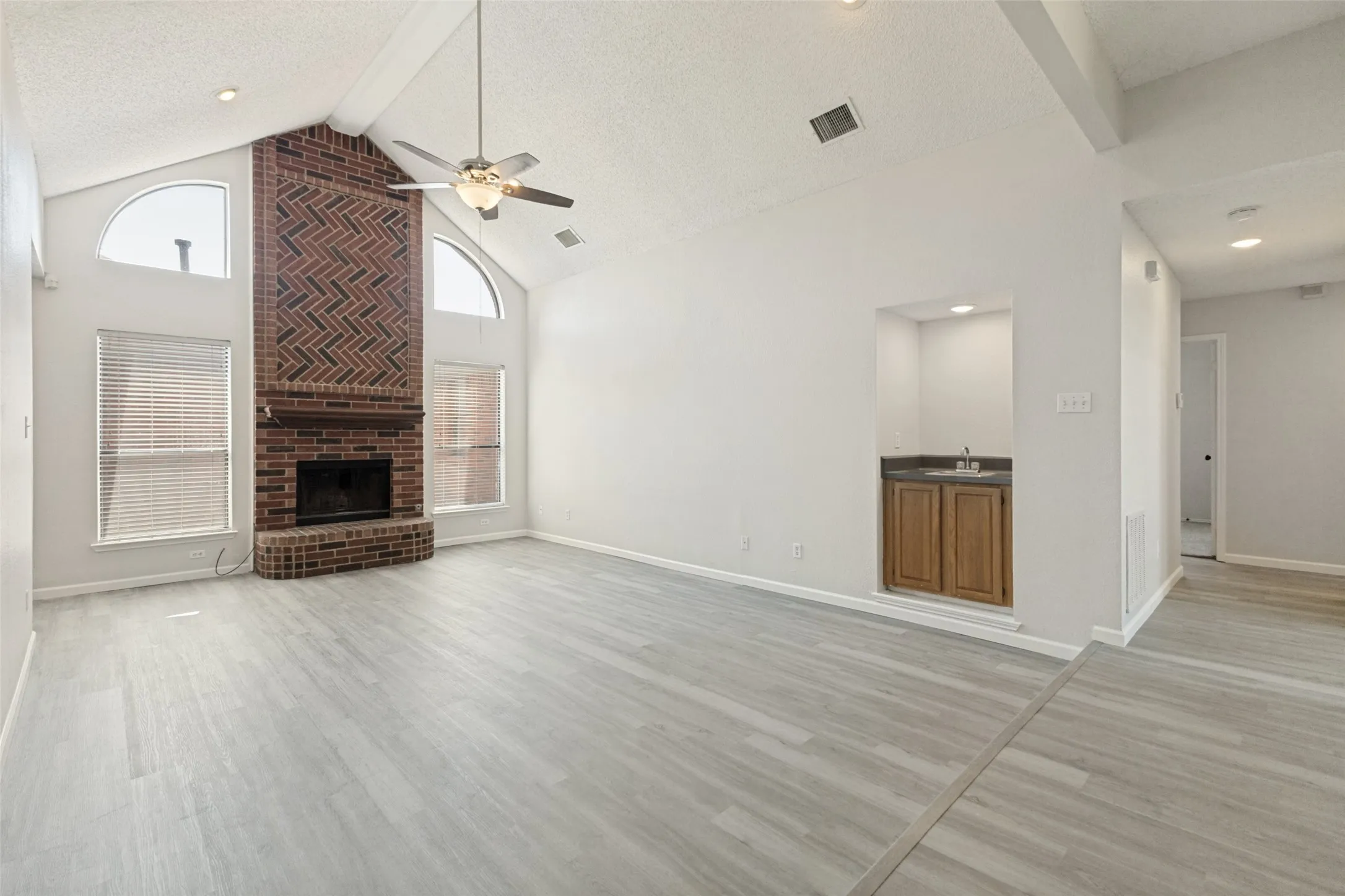Single Family Residence For Sale in Dallas County , 2403 Springfield Drive, Mesquite, Texas 75181, 4 Bedroom, 2 Bathroom, 2 Garage spaces, 2,029 Sqft, built in 1992, mls#21357166, Real Estate Agent in Mesquite, Homes For Sale in Dallas county, Homes For Sale in Mesquite, Realtor in Mesquite Texas, Real Estate Brokerage Independent Realty Texas, Luminita Cordes Realtor