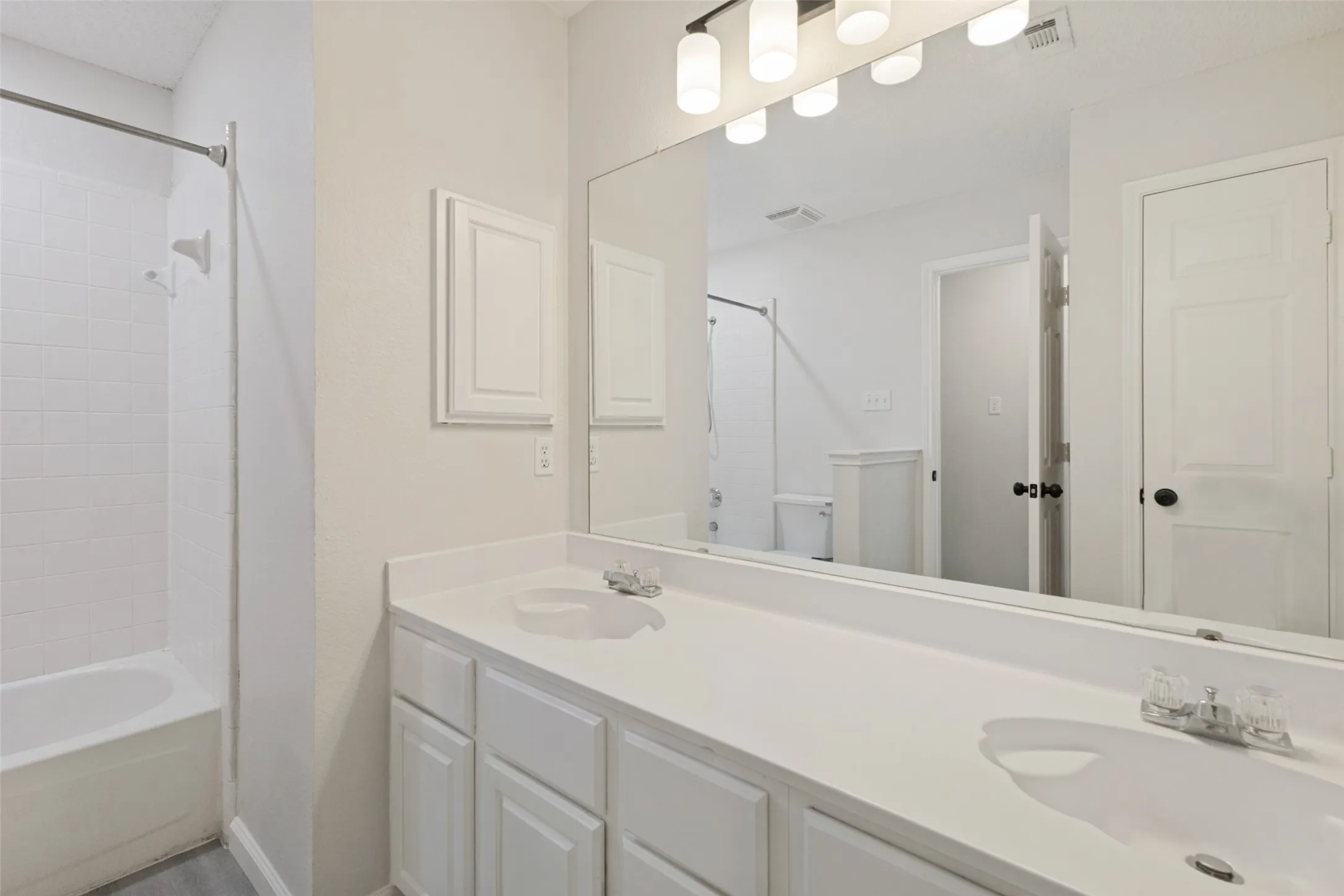 Single Family Residence For Sale in Dallas County , 2403 Springfield Drive, Mesquite, Texas 75181, 4 Bedroom, 2 Bathroom, 2 Garage spaces, 2,029 Sqft, built in 1992, mls#21357166, Real Estate Agent in Mesquite, Homes For Sale in Dallas county, Homes For Sale in Mesquite, Realtor in Mesquite Texas, Real Estate Brokerage Independent Realty Texas, Luminita Cordes Realtor