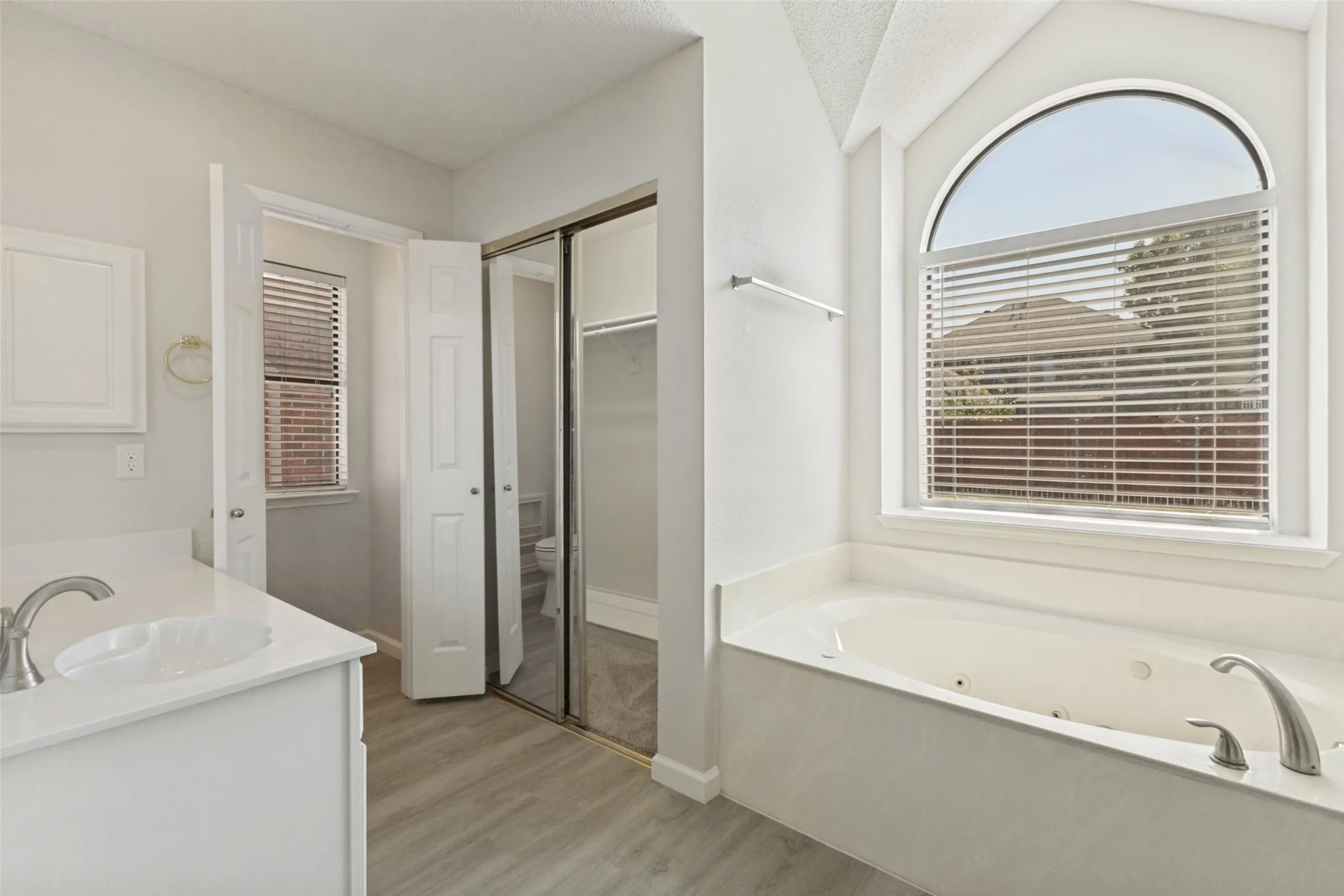 Single Family Residence For Sale in Dallas County , 2403 Springfield Drive, Mesquite, Texas 75181, 4 Bedroom, 2 Bathroom, 2 Garage spaces, 2,029 Sqft, built in 1992, mls#21357166, Real Estate Agent in Mesquite, Homes For Sale in Dallas county, Homes For Sale in Mesquite, Realtor in Mesquite Texas, Real Estate Brokerage Independent Realty Texas, Luminita Cordes Realtor