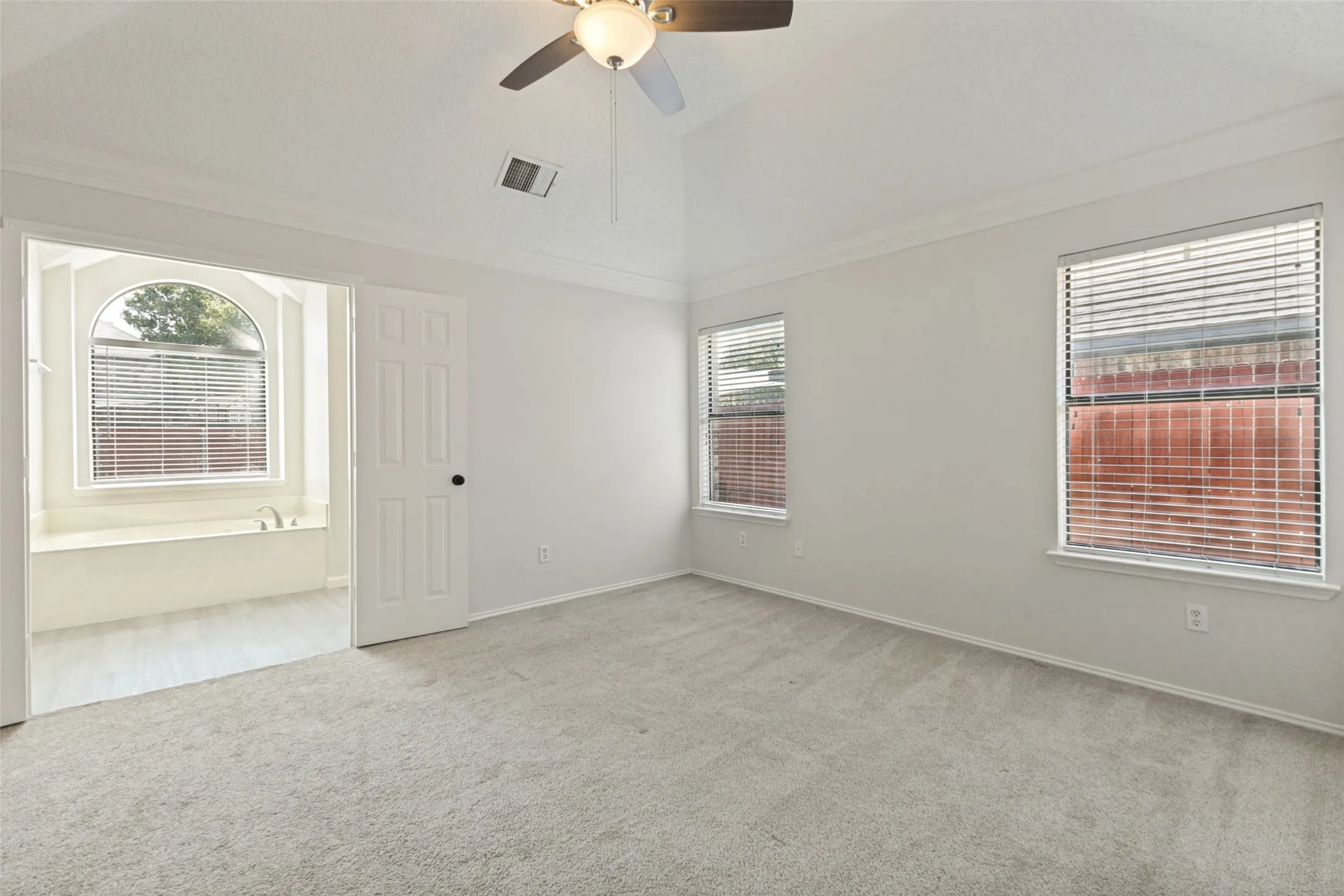 Single Family Residence For Sale in Dallas County , 2403 Springfield Drive, Mesquite, Texas 75181, 4 Bedroom, 2 Bathroom, 2 Garage spaces, 2,029 Sqft, built in 1992, mls#21357166, Real Estate Agent in Mesquite, Homes For Sale in Dallas county, Homes For Sale in Mesquite, Realtor in Mesquite Texas, Real Estate Brokerage Independent Realty Texas, Luminita Cordes Realtor