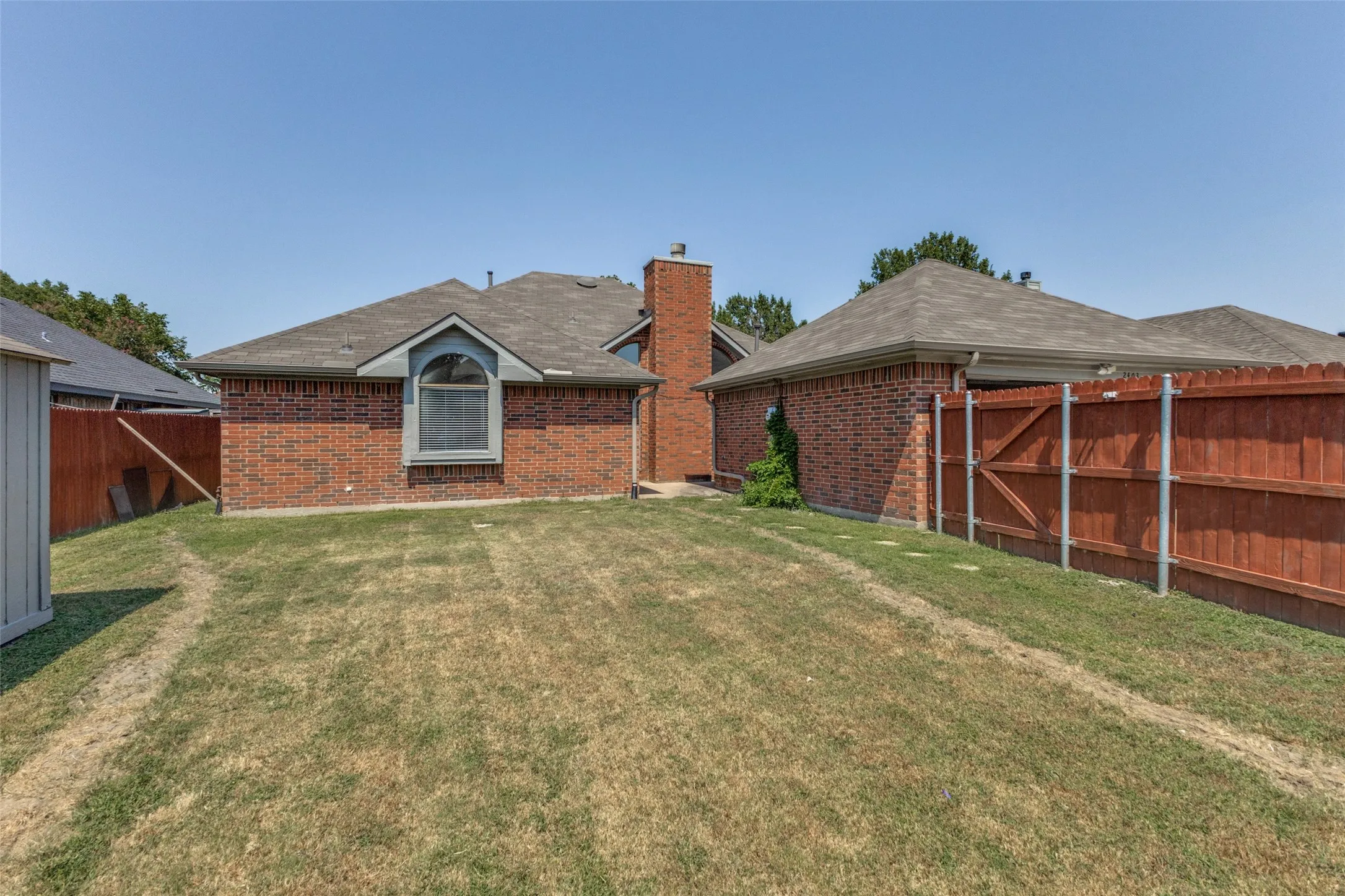 Single Family Residence For Sale in Dallas County , 2403 Springfield Drive, Mesquite, Texas 75181, 4 Bedroom, 2 Bathroom, 2 Garage spaces, 2,029 Sqft, built in 1992, mls#21357166, Real Estate Agent in Mesquite, Homes For Sale in Dallas county, Homes For Sale in Mesquite, Realtor in Mesquite Texas, Real Estate Brokerage Independent Realty Texas, Luminita Cordes Realtor