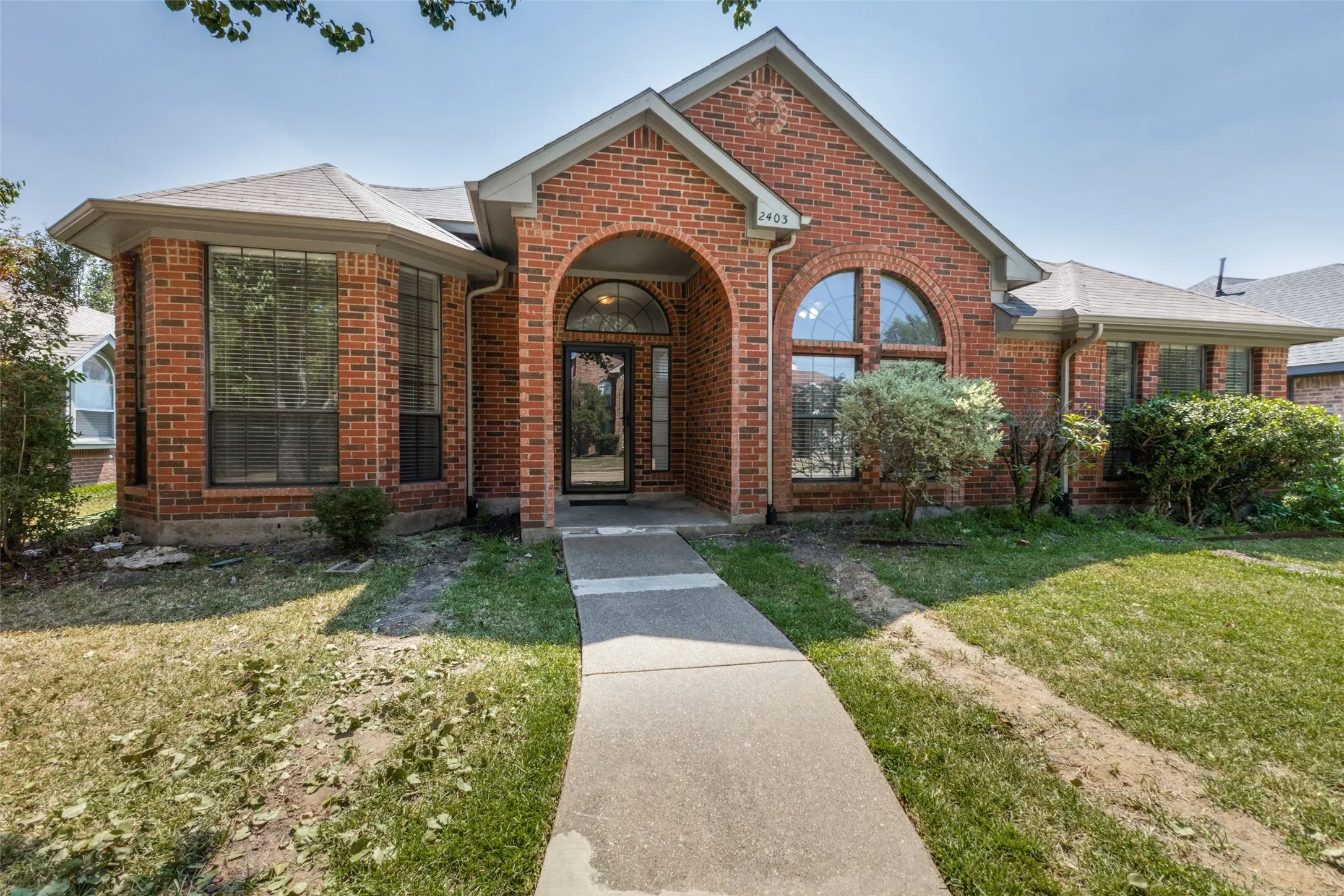 Single Family Residence For Sale in Dallas County , 2403 Springfield Drive, Mesquite, Texas 75181, 4 Bedroom, 2 Bathroom, 2 Garage spaces, 2,029 Sqft, built in 1992, mls#21357166, Real Estate Agent in Mesquite, Homes For Sale in Dallas county, Homes For Sale in Mesquite, Realtor in Mesquite Texas, Real Estate Brokerage Independent Realty Texas, Luminita Cordes Realtor