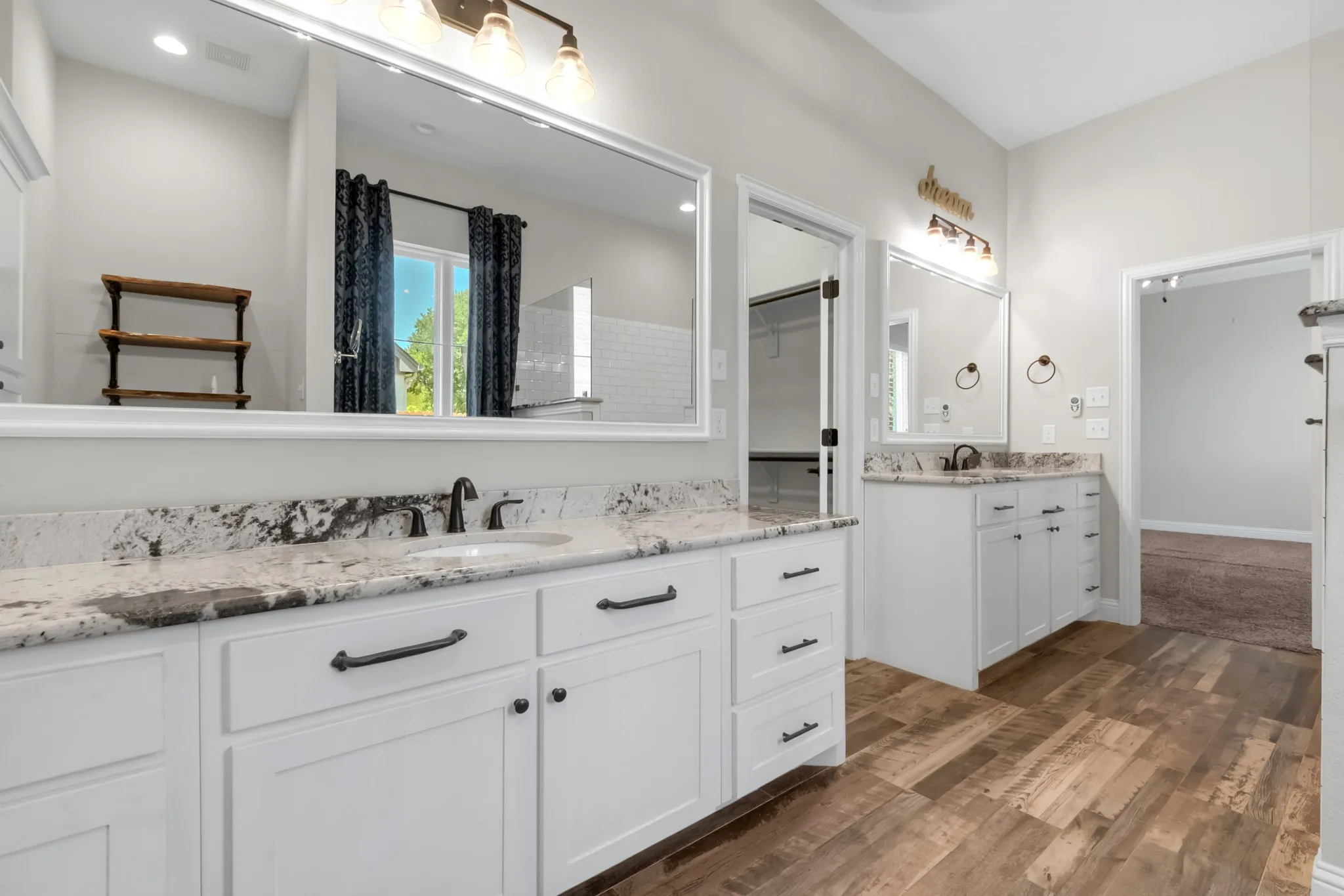 Single Family Residence For Sale in Parker County , 119 Breeders Drive, Willow Park, Texas 76087, 3 Bedroom, 3 Bathroom, 3 Garage spaces, 2,690 Sqft, built in 2018, mls#21355006, Real Estate Agent in Willow Park, Homes For Sale in Parker county, Homes For Sale in Willow Park, Realtor in Willow Park Texas, Real Estate Brokerage Independent Realty Texas, Luminita Cordes Realtor