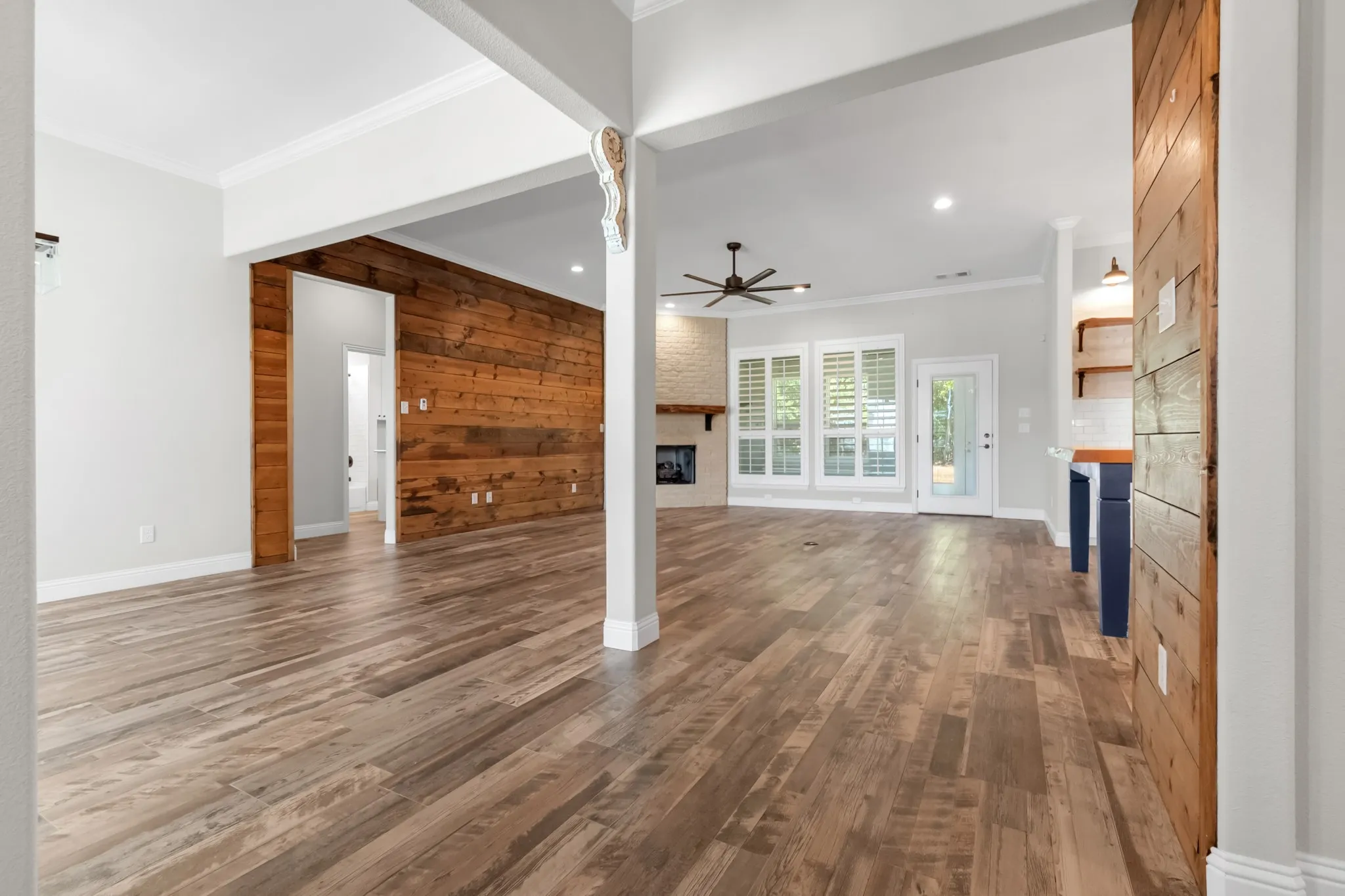 Single Family Residence For Sale in Parker County , 119 Breeders Drive, Willow Park, Texas 76087, 3 Bedroom, 3 Bathroom, 3 Garage spaces, 2,690 Sqft, built in 2018, mls#21355006, Real Estate Agent in Willow Park, Homes For Sale in Parker county, Homes For Sale in Willow Park, Realtor in Willow Park Texas, Real Estate Brokerage Independent Realty Texas, Luminita Cordes Realtor