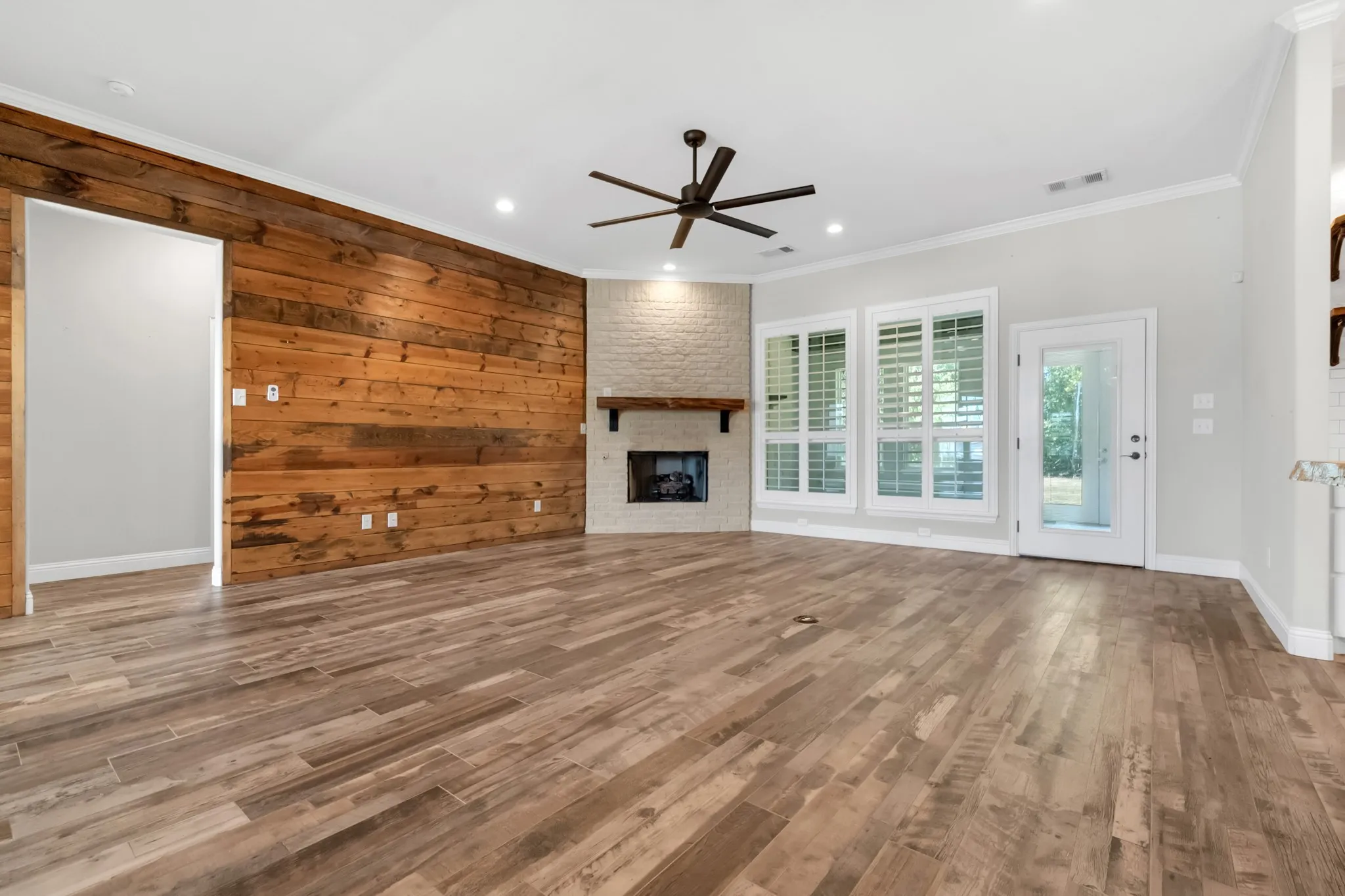 Single Family Residence For Sale in Parker County , 119 Breeders Drive, Willow Park, Texas 76087, 3 Bedroom, 3 Bathroom, 3 Garage spaces, 2,690 Sqft, built in 2018, mls#21355006, Real Estate Agent in Willow Park, Homes For Sale in Parker county, Homes For Sale in Willow Park, Realtor in Willow Park Texas, Real Estate Brokerage Independent Realty Texas, Luminita Cordes Realtor