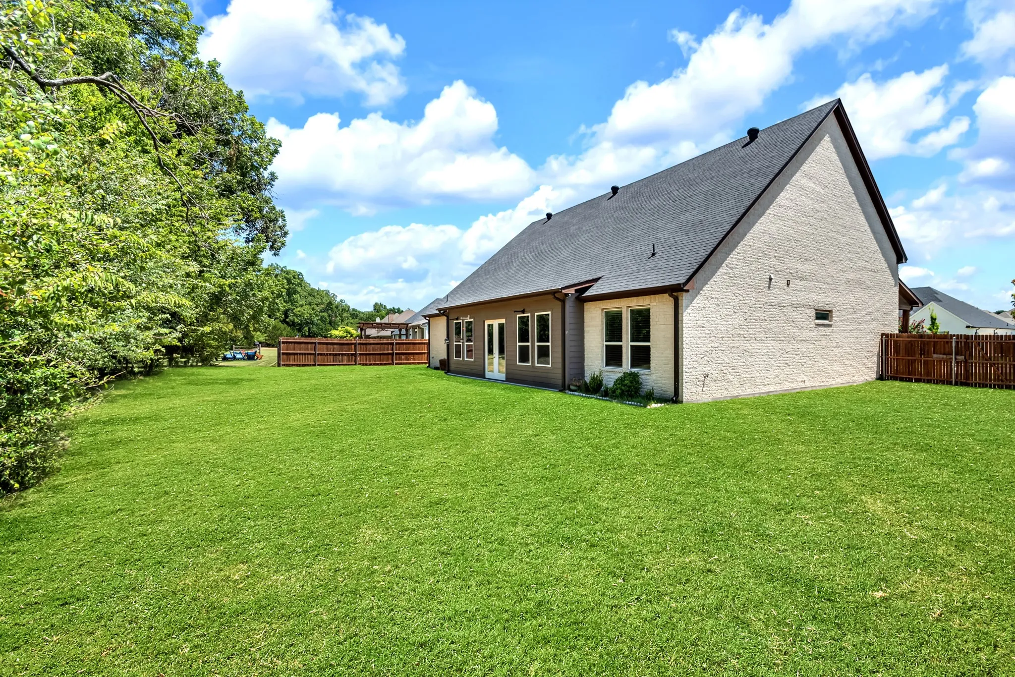 Single Family Residence For Sale in Parker County , 119 Breeders Drive, Willow Park, Texas 76087, 3 Bedroom, 3 Bathroom, 3 Garage spaces, 2,690 Sqft, built in 2018, mls#21355006, Real Estate Agent in Willow Park, Homes For Sale in Parker county, Homes For Sale in Willow Park, Realtor in Willow Park Texas, Real Estate Brokerage Independent Realty Texas, Luminita Cordes Realtor