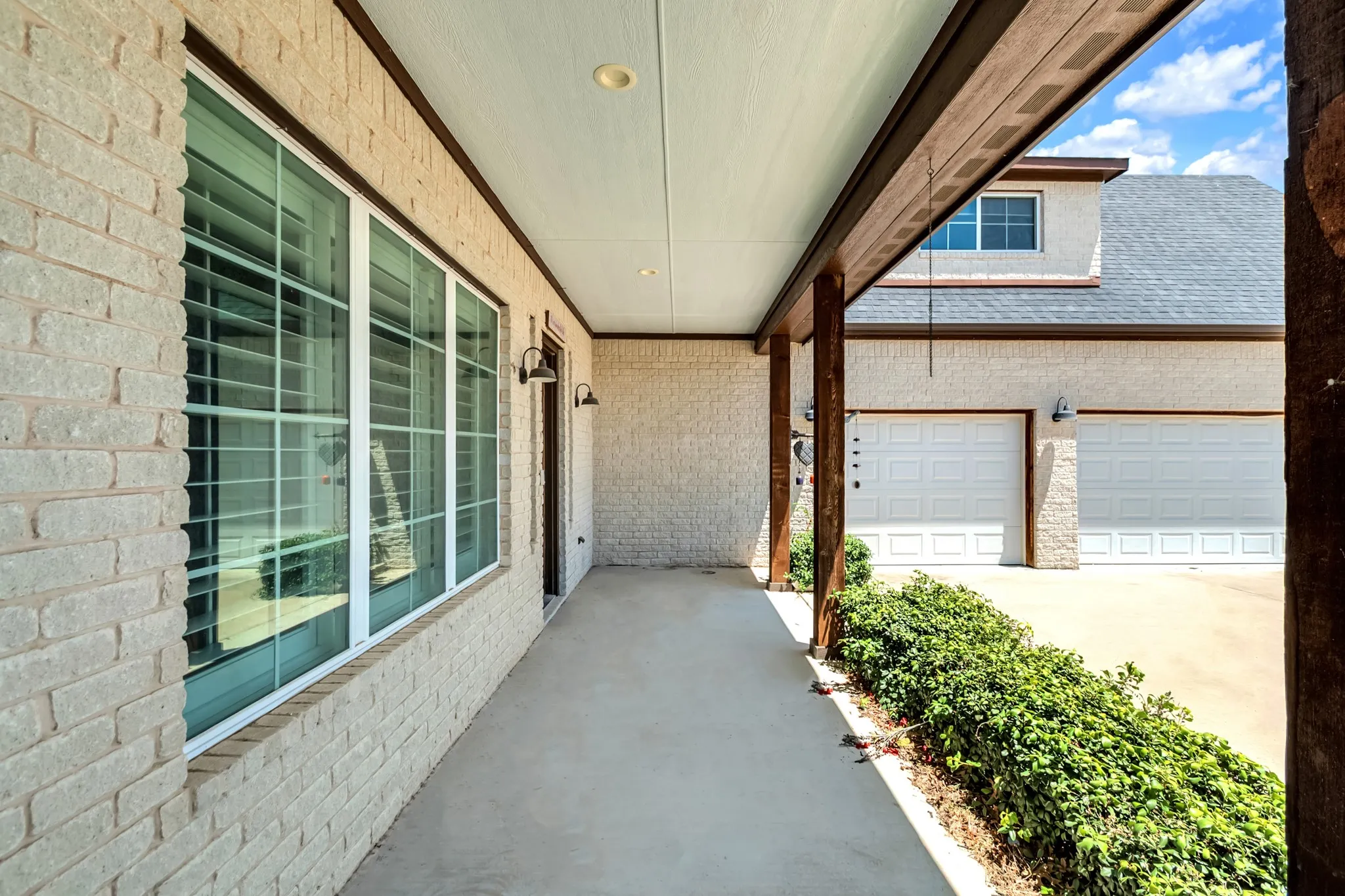 Single Family Residence For Sale in Parker County , 119 Breeders Drive, Willow Park, Texas 76087, 3 Bedroom, 3 Bathroom, 3 Garage spaces, 2,690 Sqft, built in 2018, mls#21355006, Real Estate Agent in Willow Park, Homes For Sale in Parker county, Homes For Sale in Willow Park, Realtor in Willow Park Texas, Real Estate Brokerage Independent Realty Texas, Luminita Cordes Realtor