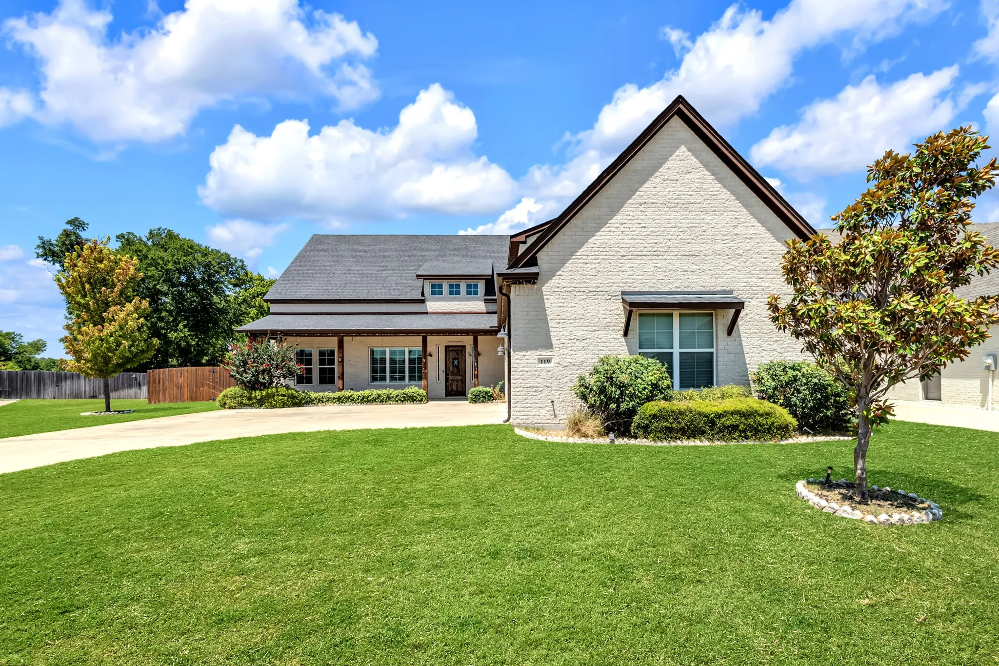 Single Family Residence For Sale in Parker County , 119 Breeders Drive, Willow Park, Texas 76087, 3 Bedroom, 3 Bathroom, 3 Garage spaces, 2,690 Sqft, built in 2018, mls#21355006, Real Estate Agent in Willow Park, Homes For Sale in Parker county, Homes For Sale in Willow Park, Realtor in Willow Park Texas, Real Estate Brokerage Independent Realty Texas, Luminita Cordes Realtor