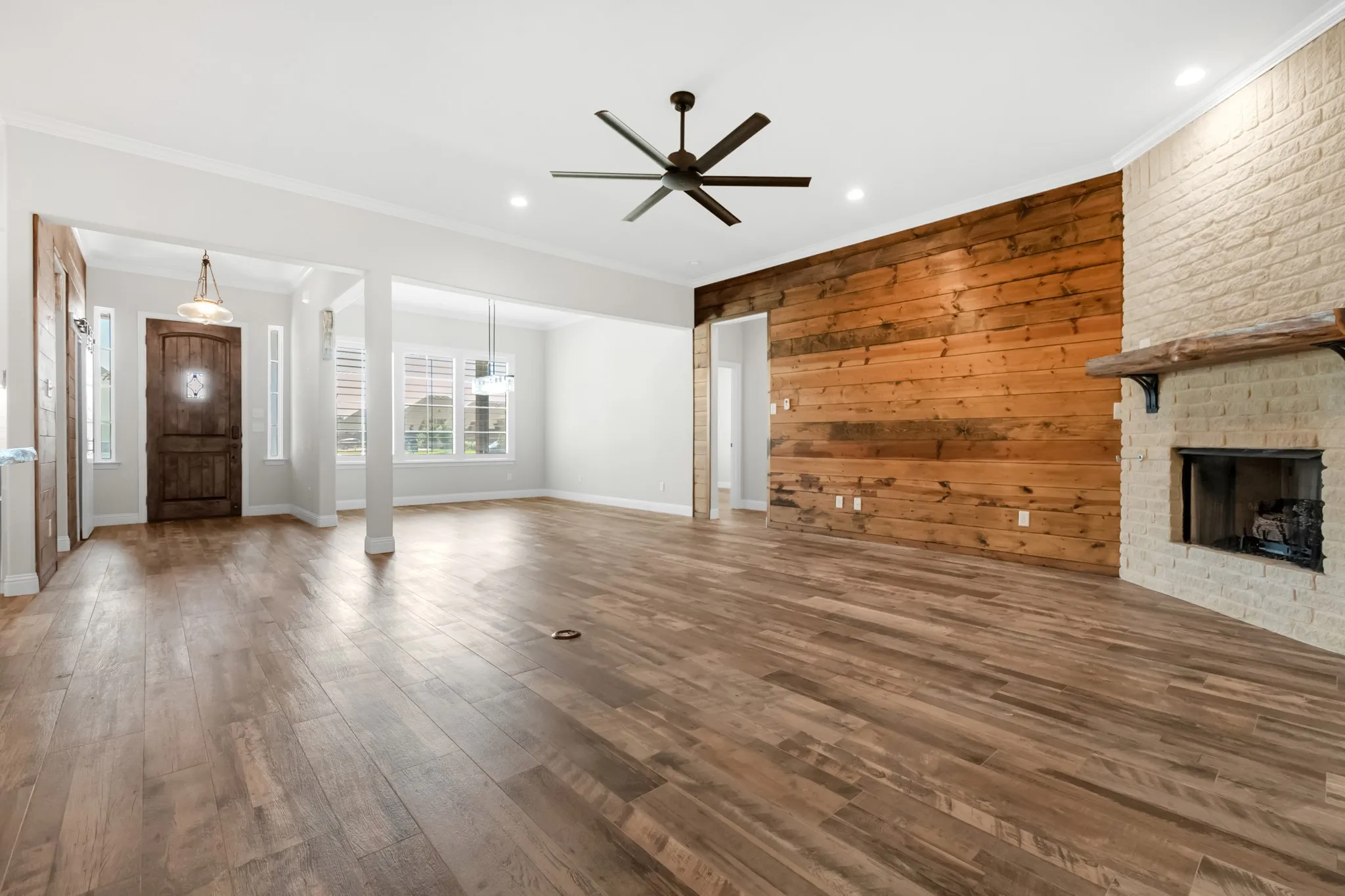 Single Family Residence For Sale in Parker County , 119 Breeders Drive, Willow Park, Texas 76087, 3 Bedroom, 3 Bathroom, 3 Garage spaces, 2,690 Sqft, built in 2018, mls#21355006, Real Estate Agent in Willow Park, Homes For Sale in Parker county, Homes For Sale in Willow Park, Realtor in Willow Park Texas, Real Estate Brokerage Independent Realty Texas, Luminita Cordes Realtor
