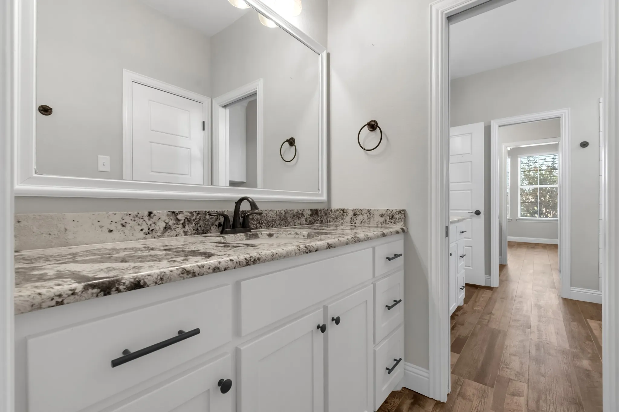 Single Family Residence For Sale in Parker County , 119 Breeders Drive, Willow Park, Texas 76087, 3 Bedroom, 3 Bathroom, 3 Garage spaces, 2,690 Sqft, built in 2018, mls#21355006, Real Estate Agent in Willow Park, Homes For Sale in Parker county, Homes For Sale in Willow Park, Realtor in Willow Park Texas, Real Estate Brokerage Independent Realty Texas, Luminita Cordes Realtor