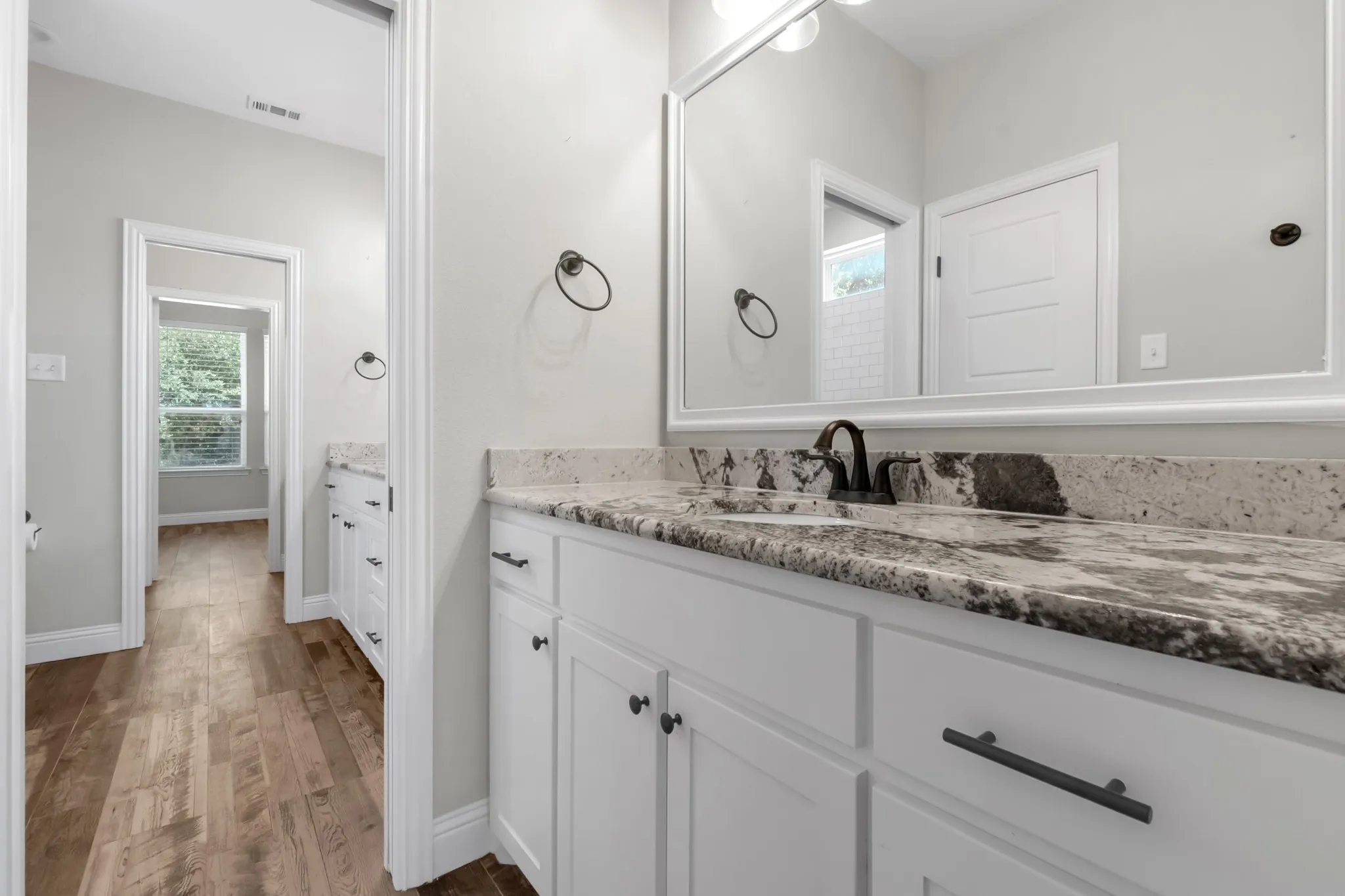 Single Family Residence For Sale in Parker County , 119 Breeders Drive, Willow Park, Texas 76087, 3 Bedroom, 3 Bathroom, 3 Garage spaces, 2,690 Sqft, built in 2018, mls#21355006, Real Estate Agent in Willow Park, Homes For Sale in Parker county, Homes For Sale in Willow Park, Realtor in Willow Park Texas, Real Estate Brokerage Independent Realty Texas, Luminita Cordes Realtor