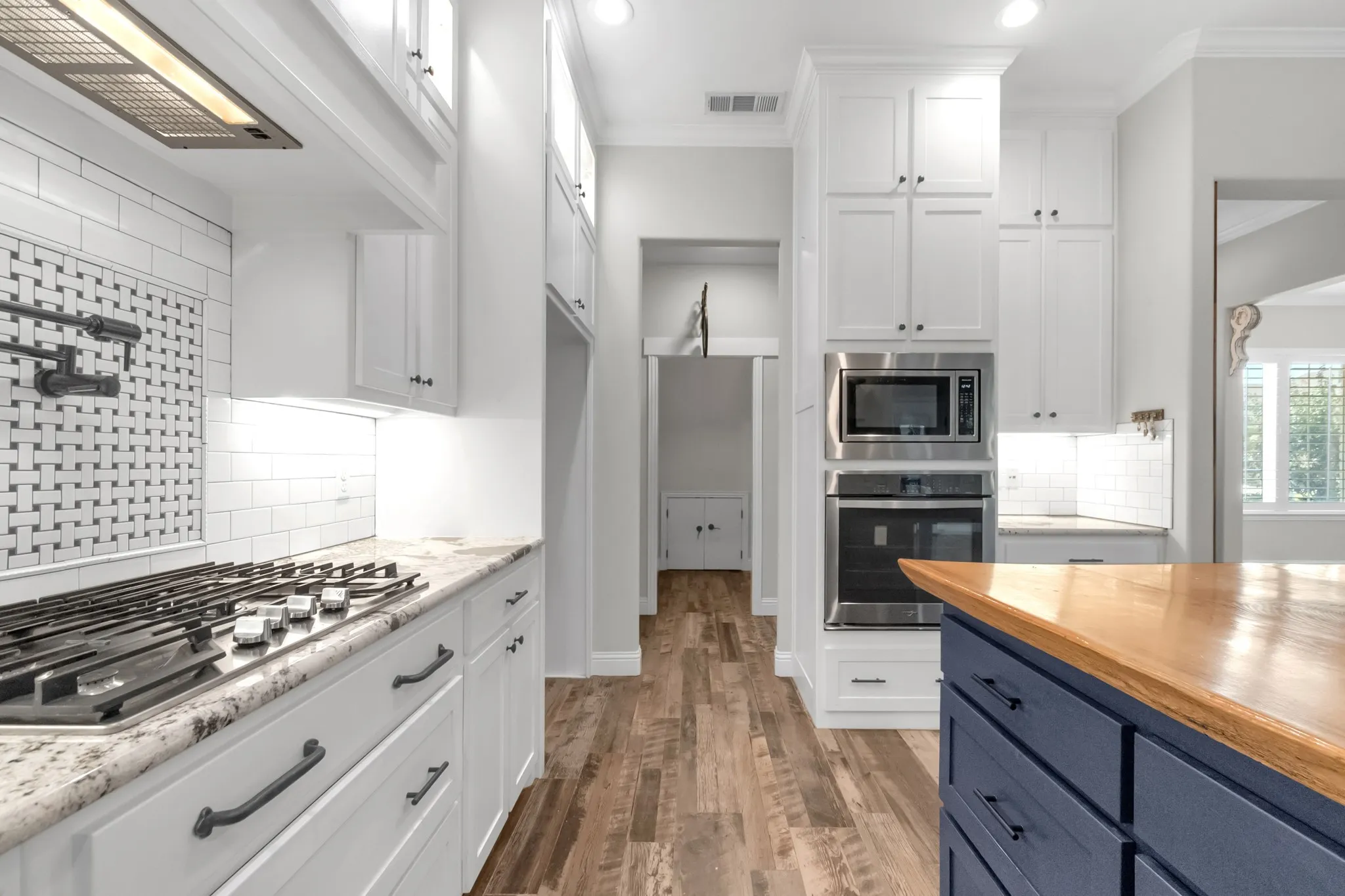 Single Family Residence For Sale in Parker County , 119 Breeders Drive, Willow Park, Texas 76087, 3 Bedroom, 3 Bathroom, 3 Garage spaces, 2,690 Sqft, built in 2018, mls#21355006, Real Estate Agent in Willow Park, Homes For Sale in Parker county, Homes For Sale in Willow Park, Realtor in Willow Park Texas, Real Estate Brokerage Independent Realty Texas, Luminita Cordes Realtor