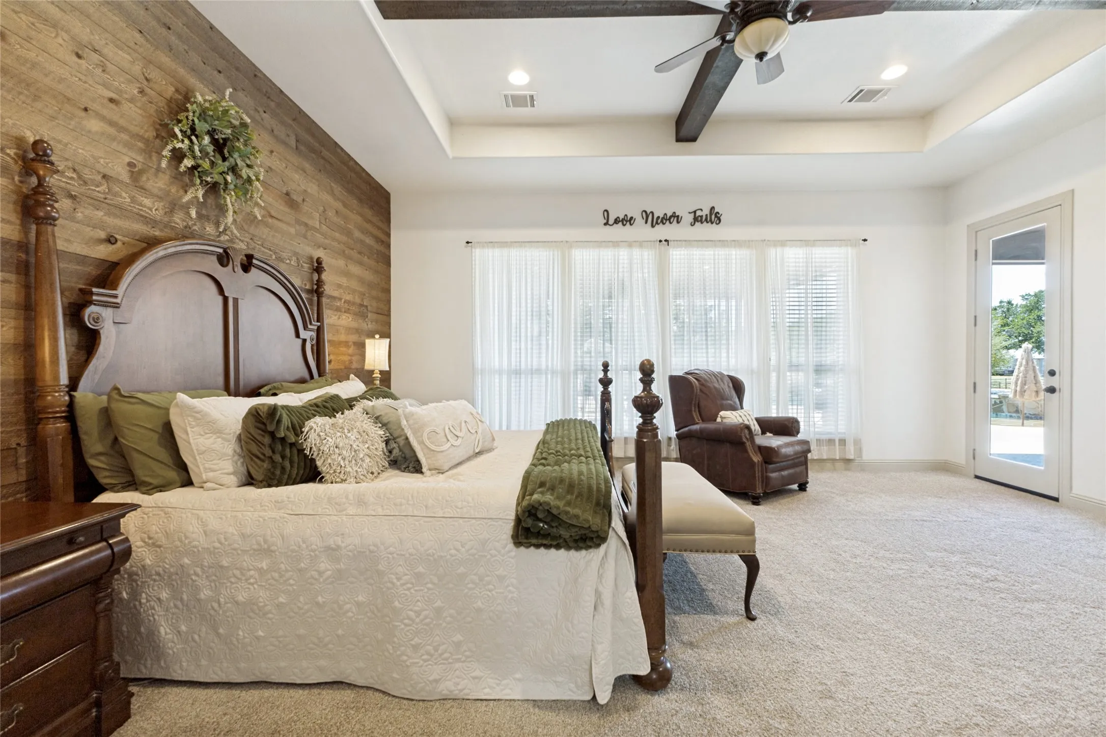 Feature wall with wood-look planking