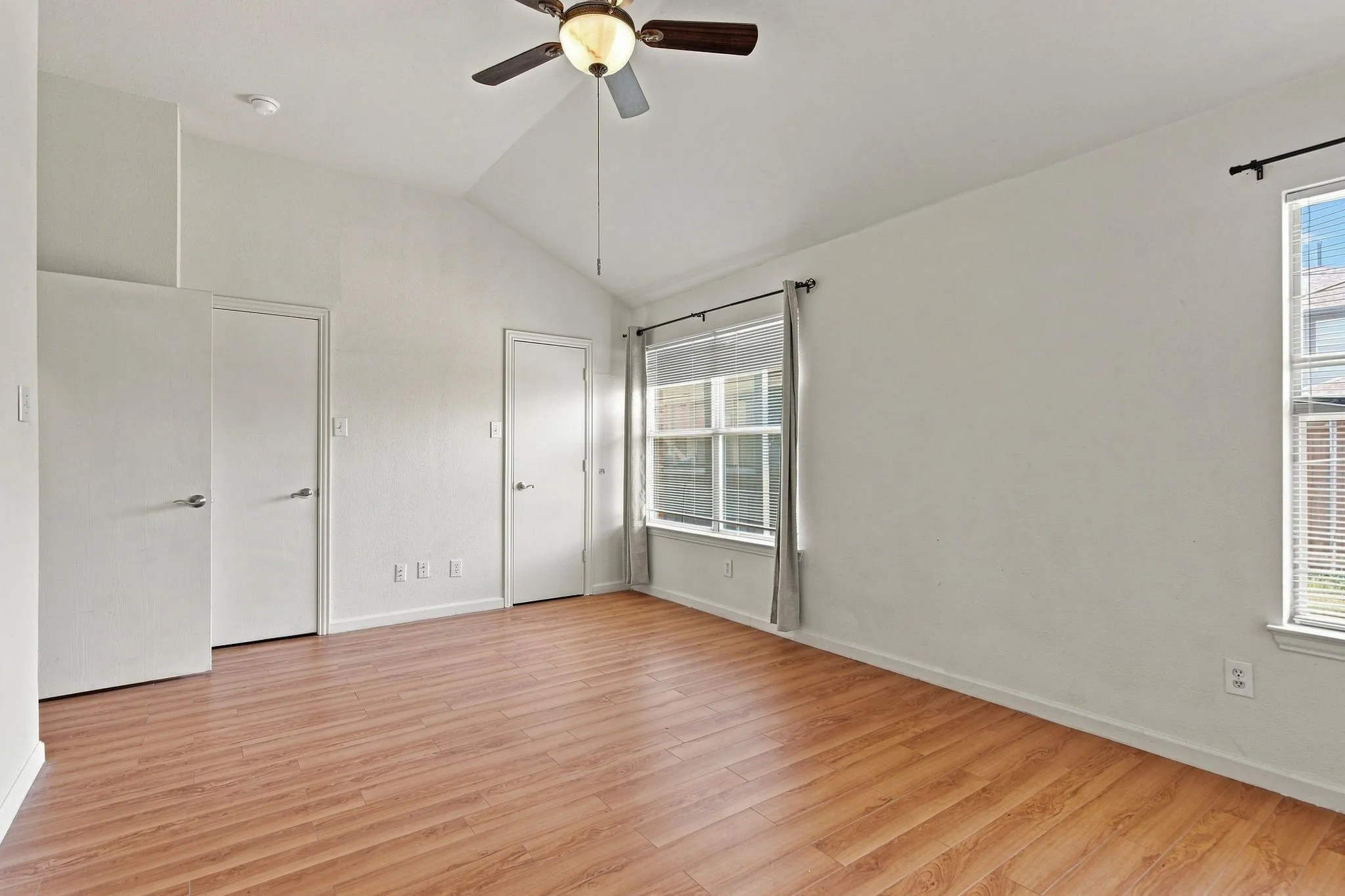 Single Family Residence For Rent in Denton County , 616 Mustang Court, Little Elm, Texas 75068, 2 Bedroom, 2 Bathroom, 2 Garage spaces, 1,040 Sqft, built in 2000, mls#21357194, Real Estate Agent in Little Elm, Homes For Rent in Denton county, Homes For Rent in Little Elm, Realtor in Little Elm Texas, Real Estate Brokerage Independent Realty Texas, Luminita Cordes Realtor