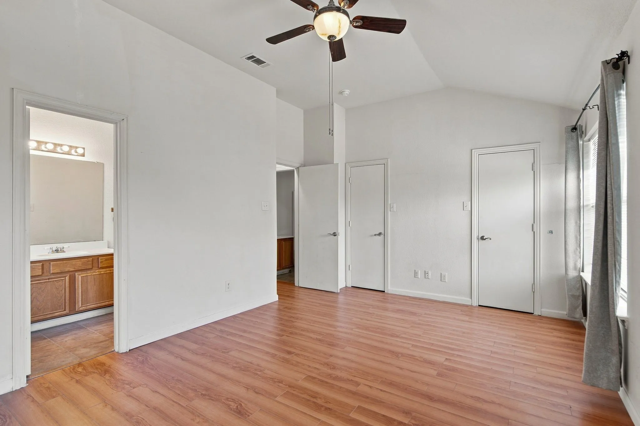 Single Family Residence For Rent in Denton County , 616 Mustang Court, Little Elm, Texas 75068, 2 Bedroom, 2 Bathroom, 2 Garage spaces, 1,040 Sqft, built in 2000, mls#21357194, Real Estate Agent in Little Elm, Homes For Rent in Denton county, Homes For Rent in Little Elm, Realtor in Little Elm Texas, Real Estate Brokerage Independent Realty Texas, Luminita Cordes Realtor