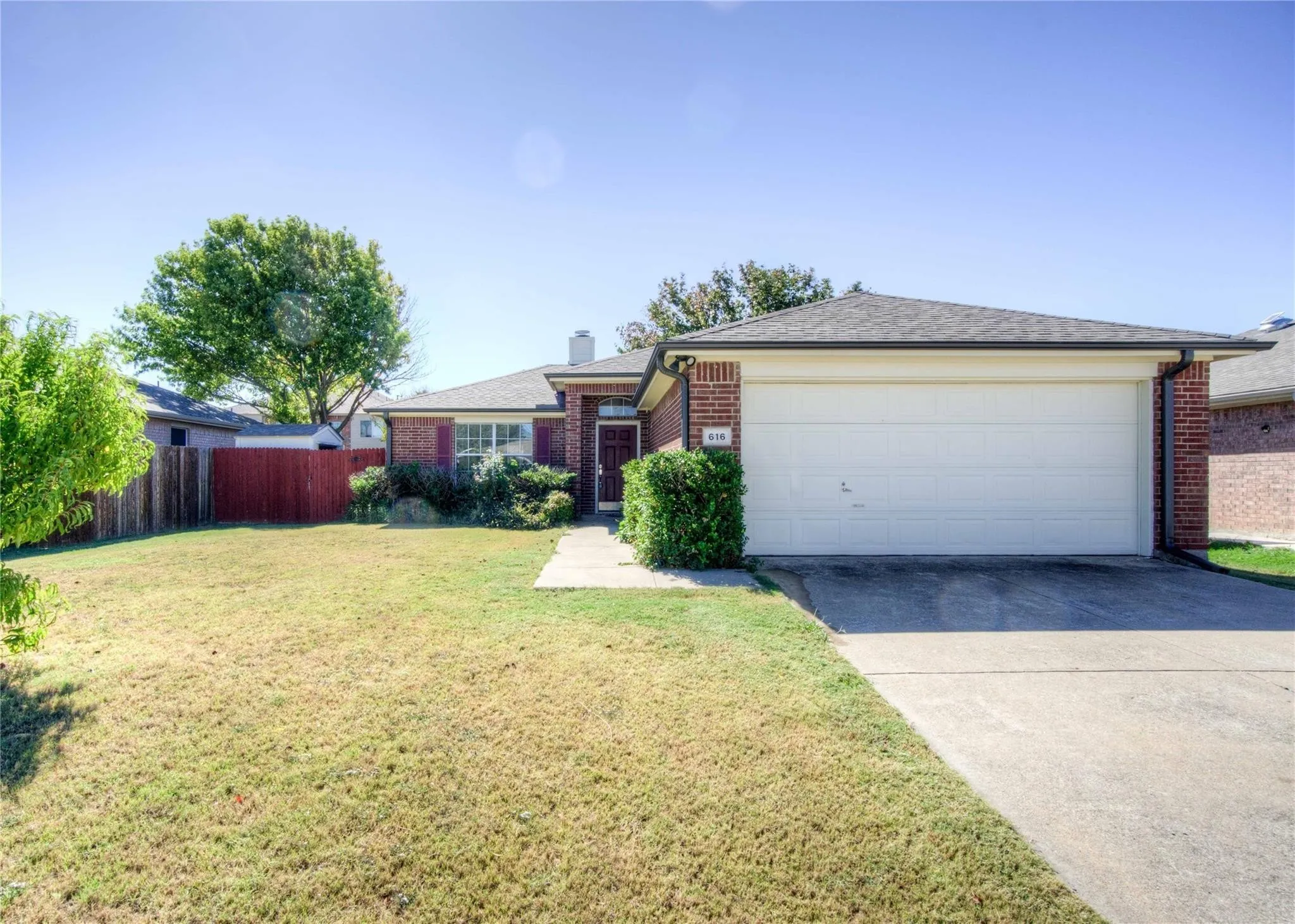 Single Family Residence For Rent in Denton County , 616 Mustang Court, Little Elm, Texas 75068, 2 Bedroom, 2 Bathroom, 2 Garage spaces, 1,040 Sqft, built in 2000, mls#21357194, Real Estate Agent in Little Elm, Homes For Rent in Denton county, Homes For Rent in Little Elm, Realtor in Little Elm Texas, Real Estate Brokerage Independent Realty Texas, Luminita Cordes Realtor