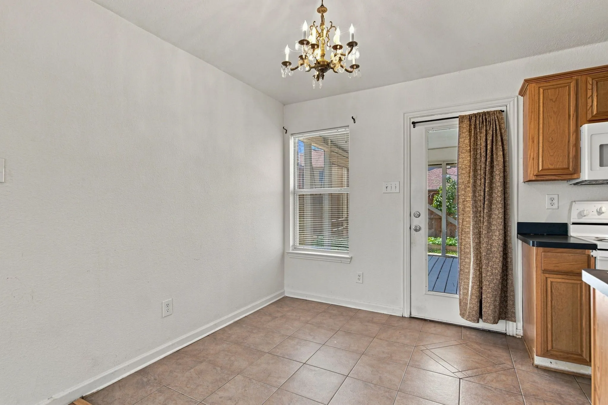 Single Family Residence For Rent in Denton County , 616 Mustang Court, Little Elm, Texas 75068, 2 Bedroom, 2 Bathroom, 2 Garage spaces, 1,040 Sqft, built in 2000, mls#21357194, Real Estate Agent in Little Elm, Homes For Rent in Denton county, Homes For Rent in Little Elm, Realtor in Little Elm Texas, Real Estate Brokerage Independent Realty Texas, Luminita Cordes Realtor