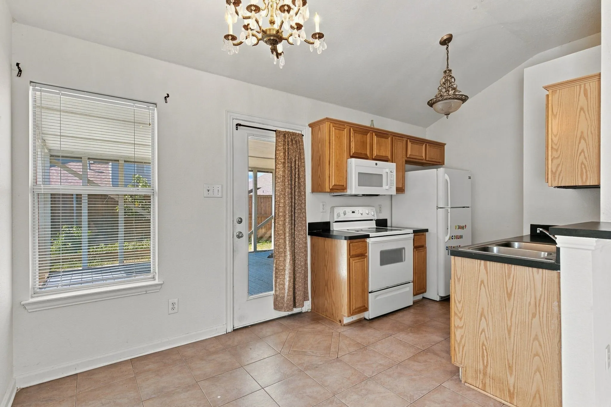 Single Family Residence For Rent in Denton County , 616 Mustang Court, Little Elm, Texas 75068, 2 Bedroom, 2 Bathroom, 2 Garage spaces, 1,040 Sqft, built in 2000, mls#21357194, Real Estate Agent in Little Elm, Homes For Rent in Denton county, Homes For Rent in Little Elm, Realtor in Little Elm Texas, Real Estate Brokerage Independent Realty Texas, Luminita Cordes Realtor