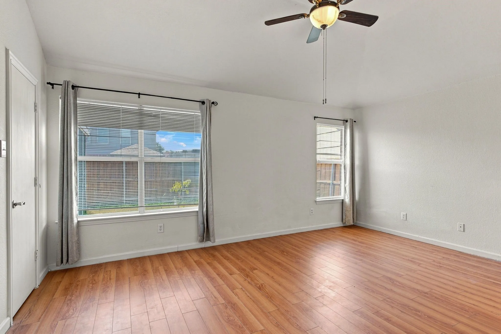 Single Family Residence For Rent in Denton County , 616 Mustang Court, Little Elm, Texas 75068, 2 Bedroom, 2 Bathroom, 2 Garage spaces, 1,040 Sqft, built in 2000, mls#21357194, Real Estate Agent in Little Elm, Homes For Rent in Denton county, Homes For Rent in Little Elm, Realtor in Little Elm Texas, Real Estate Brokerage Independent Realty Texas, Luminita Cordes Realtor
