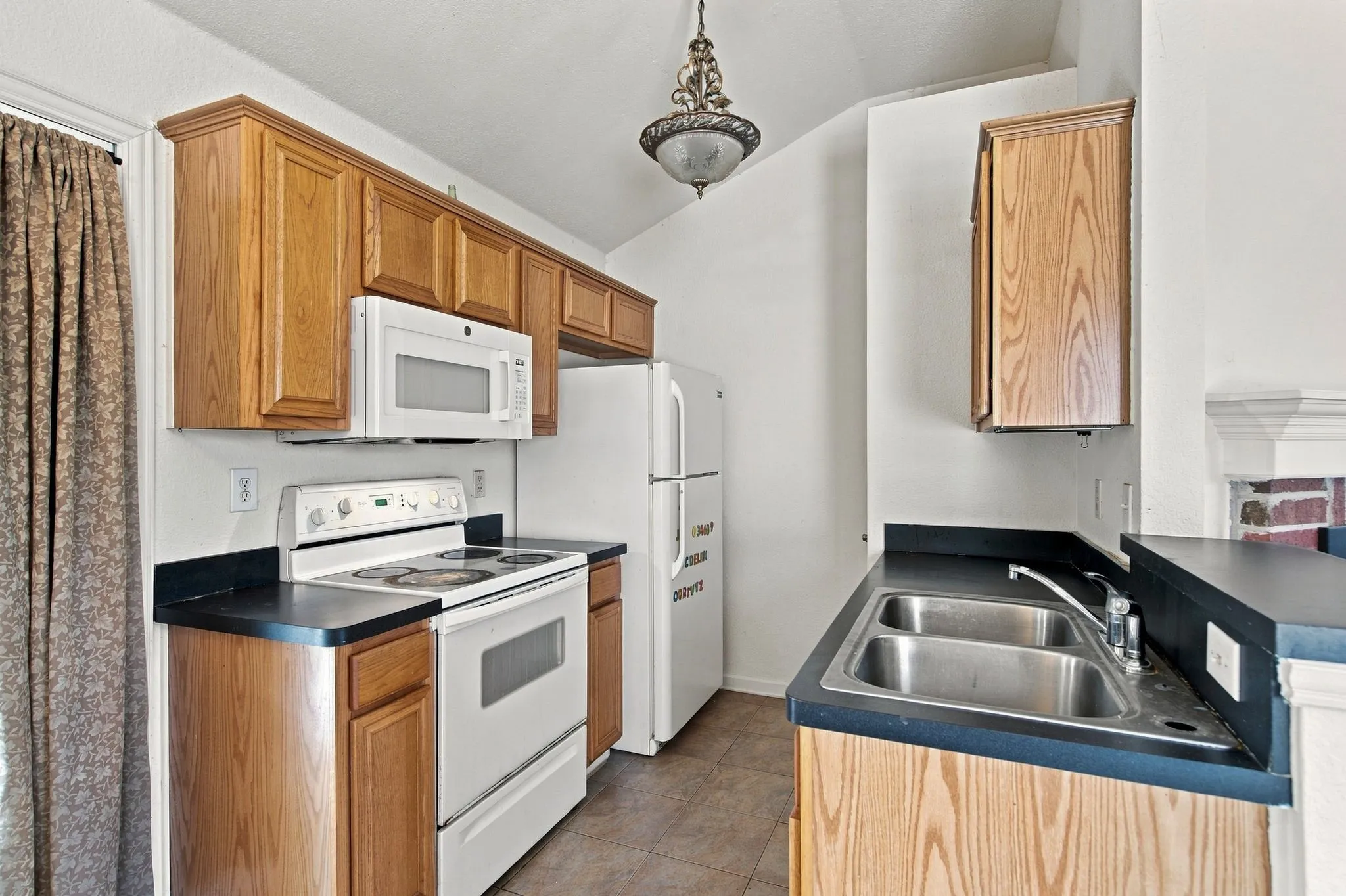 Single Family Residence For Rent in Denton County , 616 Mustang Court, Little Elm, Texas 75068, 2 Bedroom, 2 Bathroom, 2 Garage spaces, 1,040 Sqft, built in 2000, mls#21357194, Real Estate Agent in Little Elm, Homes For Rent in Denton county, Homes For Rent in Little Elm, Realtor in Little Elm Texas, Real Estate Brokerage Independent Realty Texas, Luminita Cordes Realtor