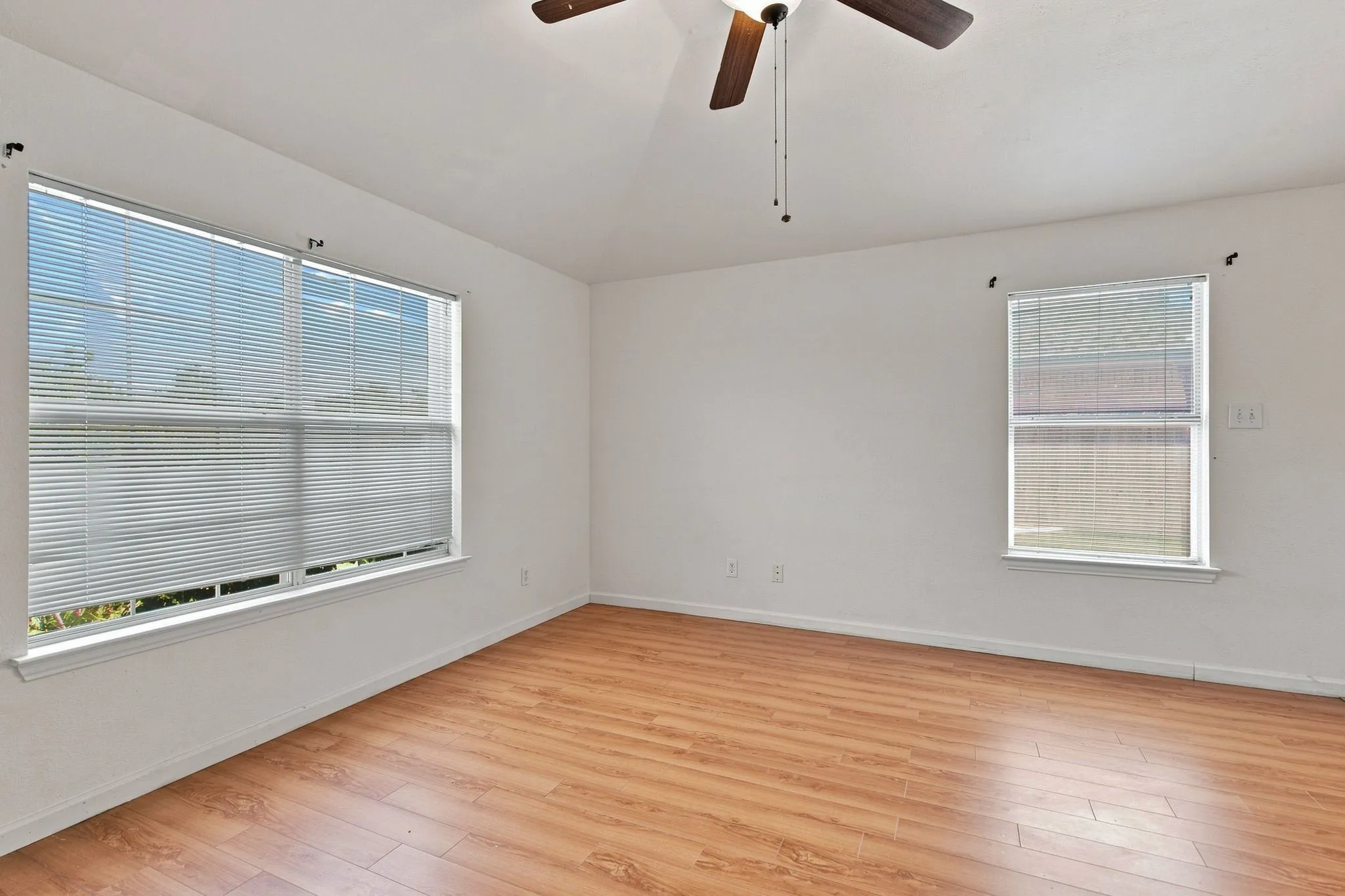 Single Family Residence For Rent in Denton County , 616 Mustang Court, Little Elm, Texas 75068, 2 Bedroom, 2 Bathroom, 2 Garage spaces, 1,040 Sqft, built in 2000, mls#21357194, Real Estate Agent in Little Elm, Homes For Rent in Denton county, Homes For Rent in Little Elm, Realtor in Little Elm Texas, Real Estate Brokerage Independent Realty Texas, Luminita Cordes Realtor