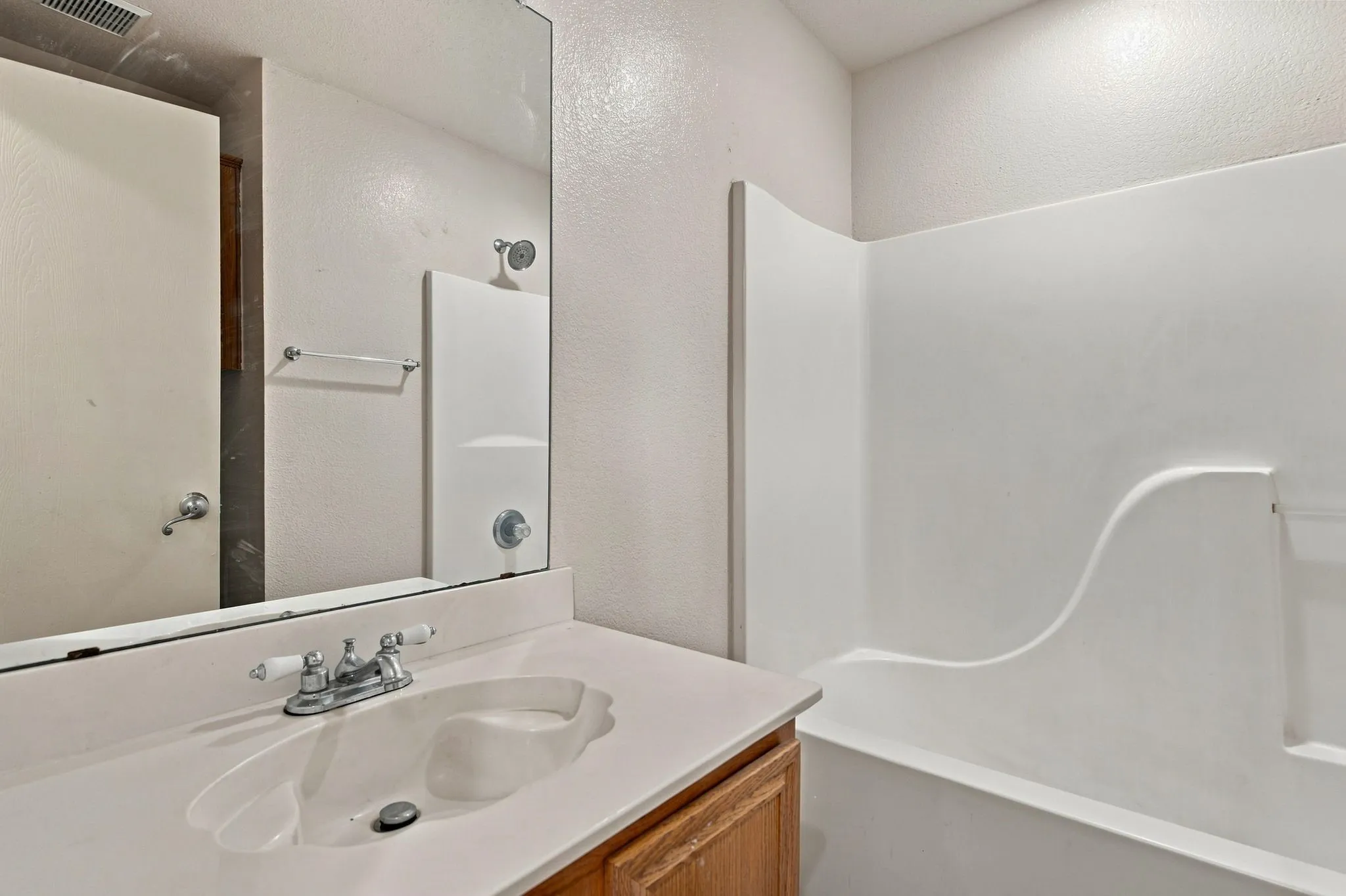Single Family Residence For Rent in Denton County , 616 Mustang Court, Little Elm, Texas 75068, 2 Bedroom, 2 Bathroom, 2 Garage spaces, 1,040 Sqft, built in 2000, mls#21357194, Real Estate Agent in Little Elm, Homes For Rent in Denton county, Homes For Rent in Little Elm, Realtor in Little Elm Texas, Real Estate Brokerage Independent Realty Texas, Luminita Cordes Realtor